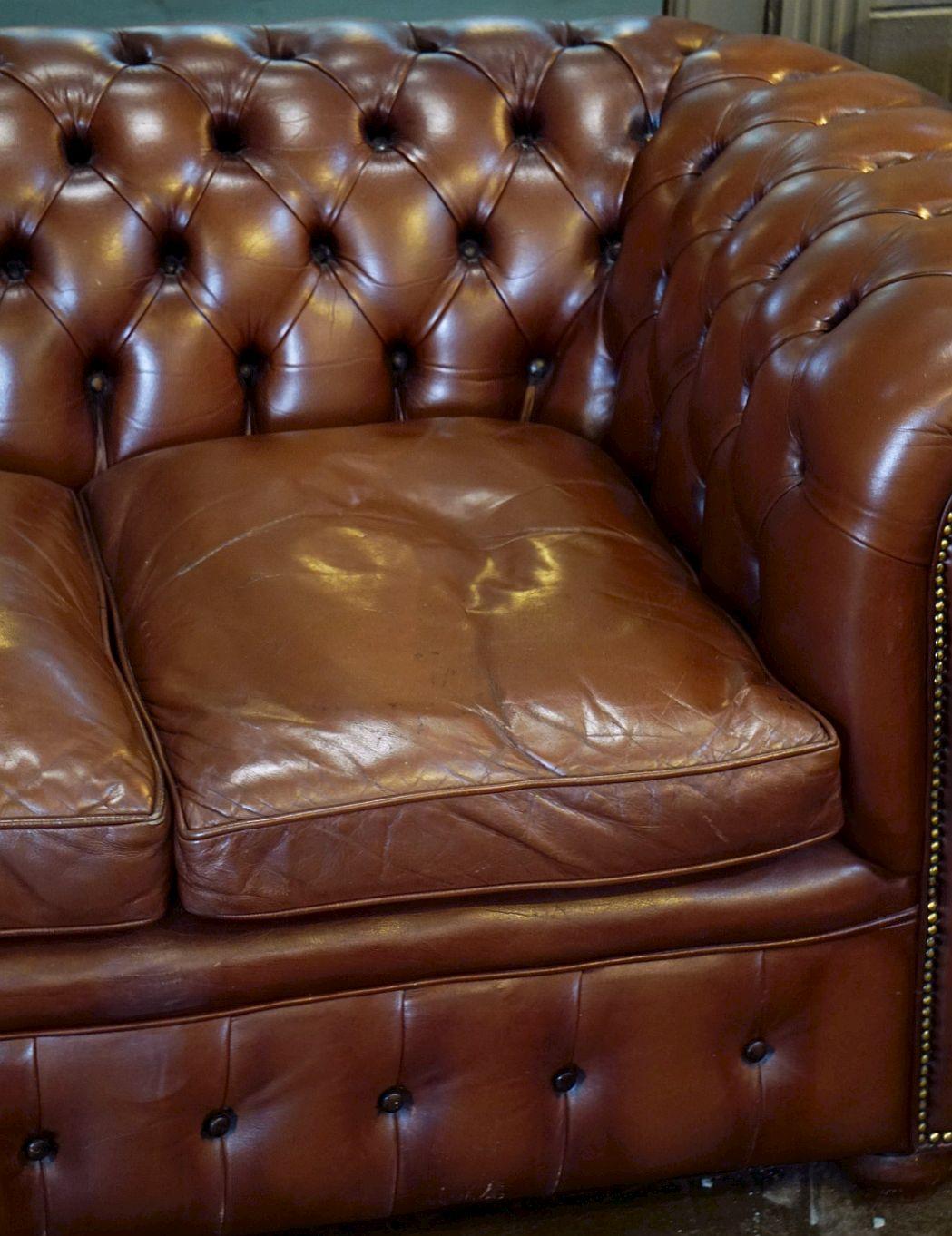 English Chesterfield Sofa of Tufted Leather 3