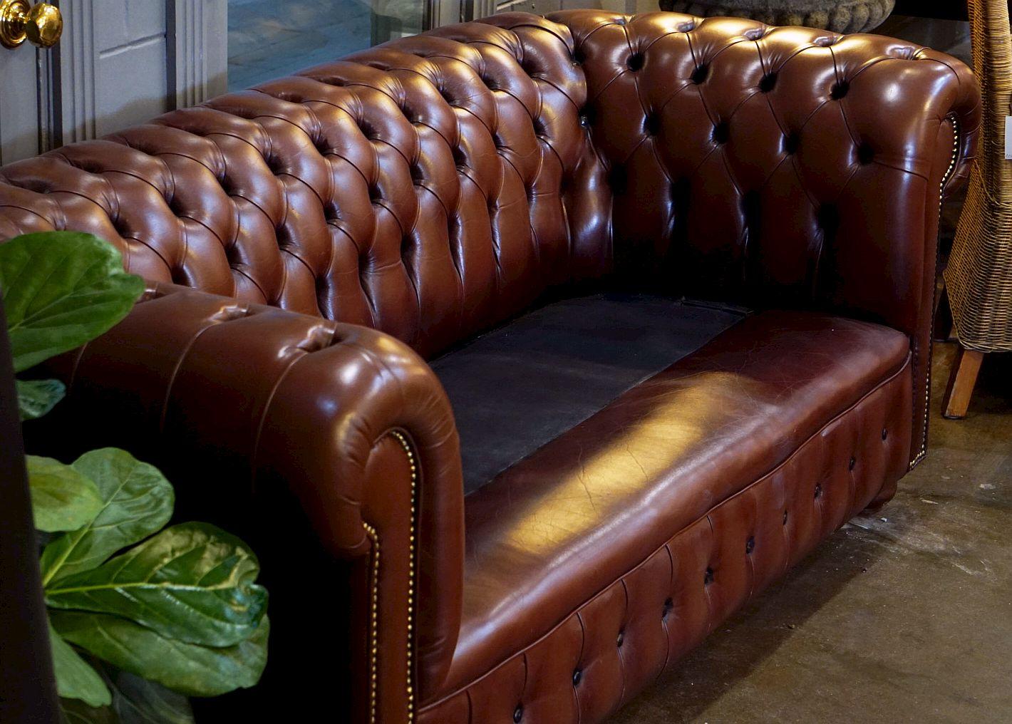 English Chesterfield Sofa of Tufted Leather 7