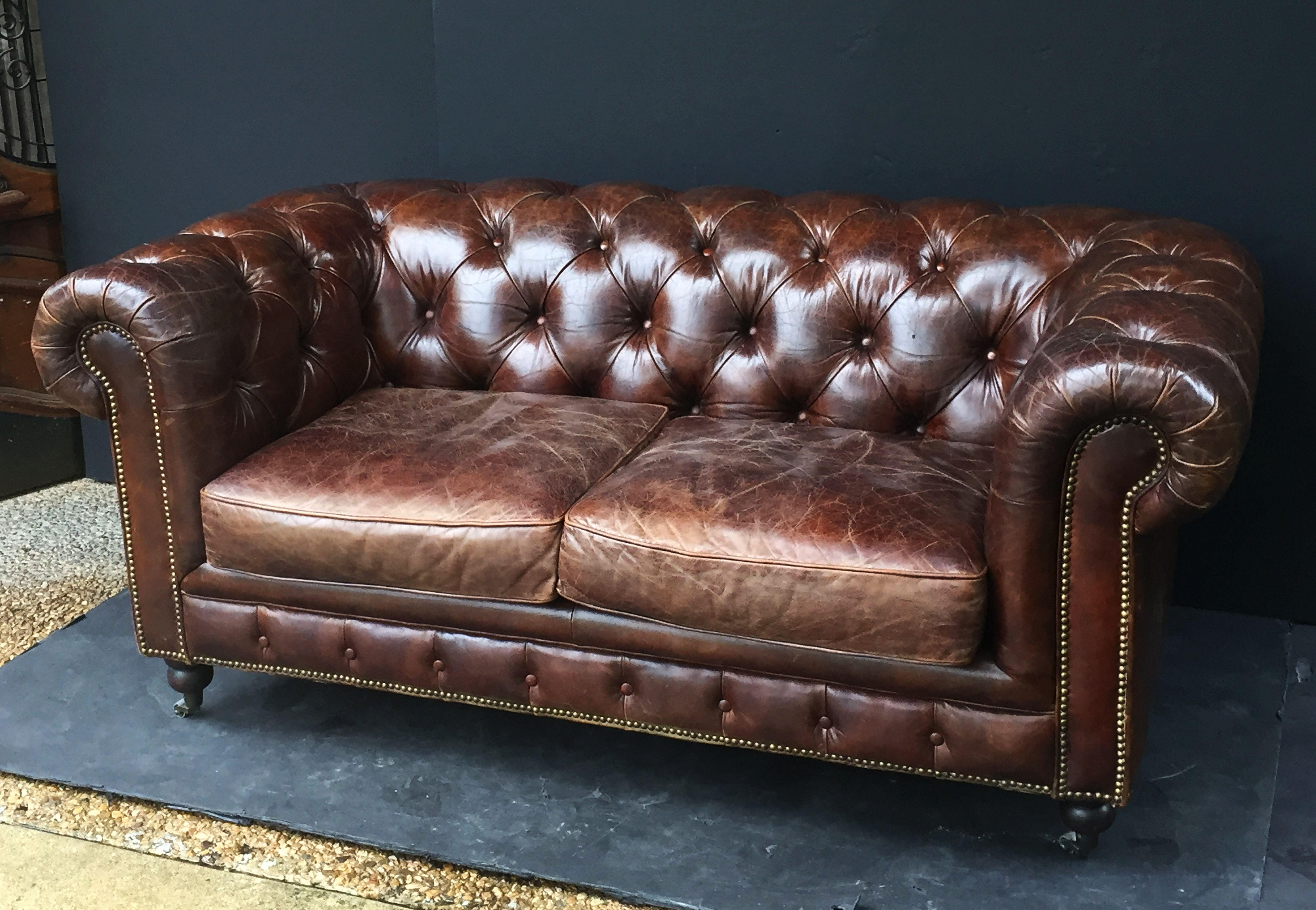 English Chesterfield Sofa of Tufted Leather In Excellent Condition In Austin, TX