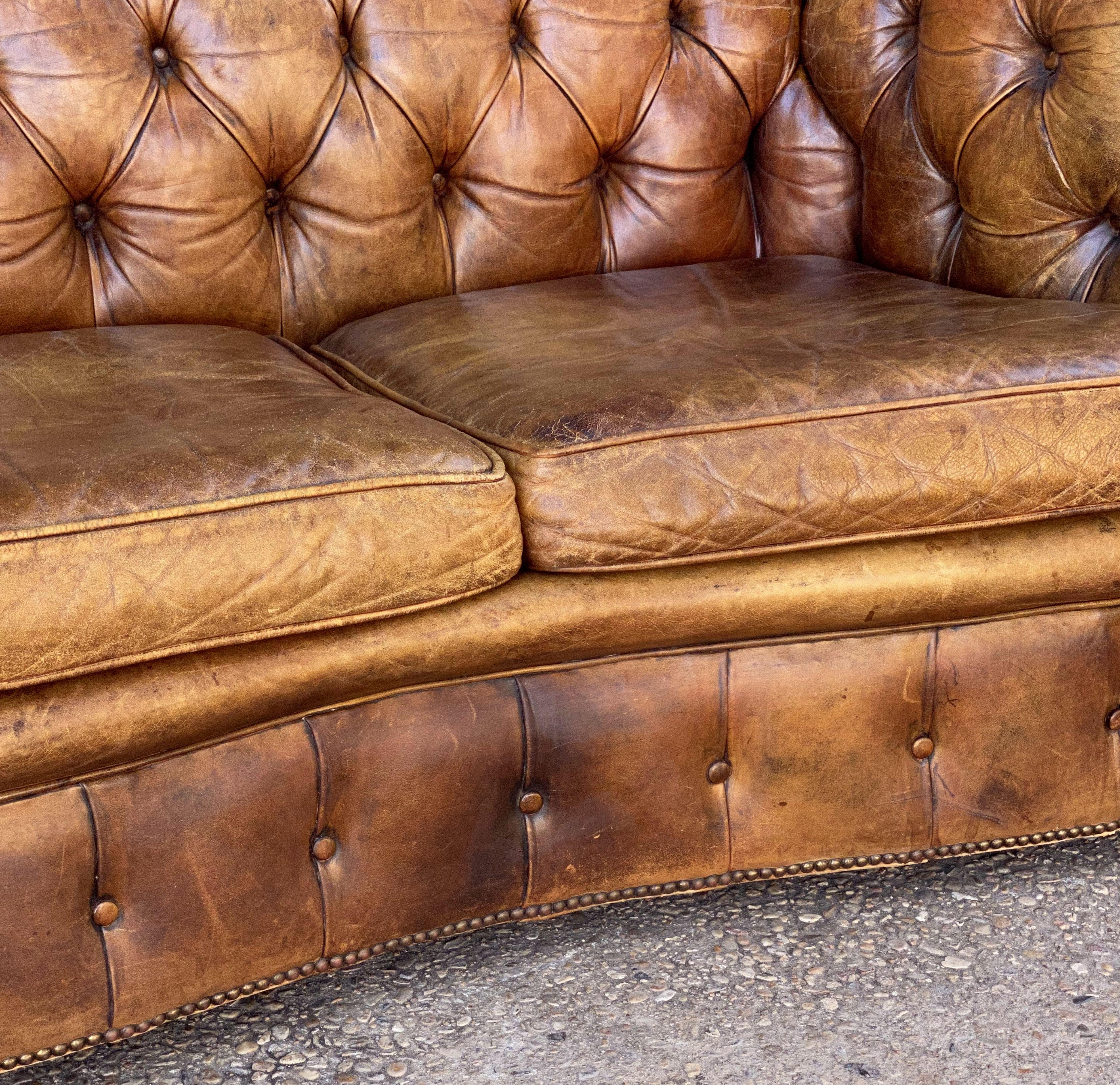 English Chesterfield Sofa of Tufted Leather 3