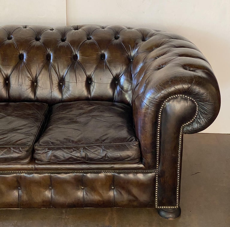 English Chesterfield Sofa of Tufted Leather For Sale at 1stDibs