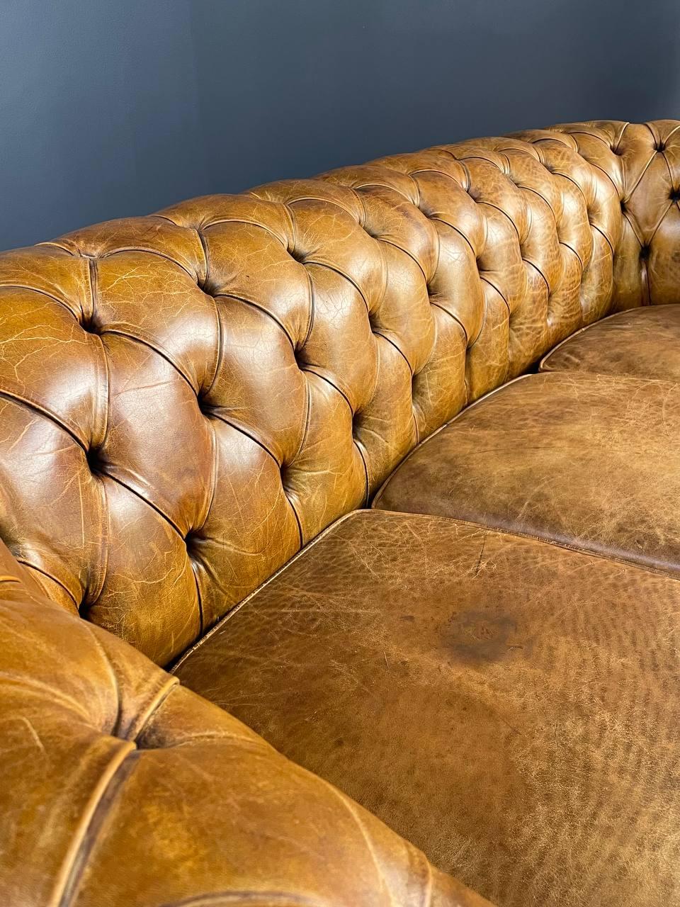 American English Chesterfield Tufted Leather Sofa For Sale
