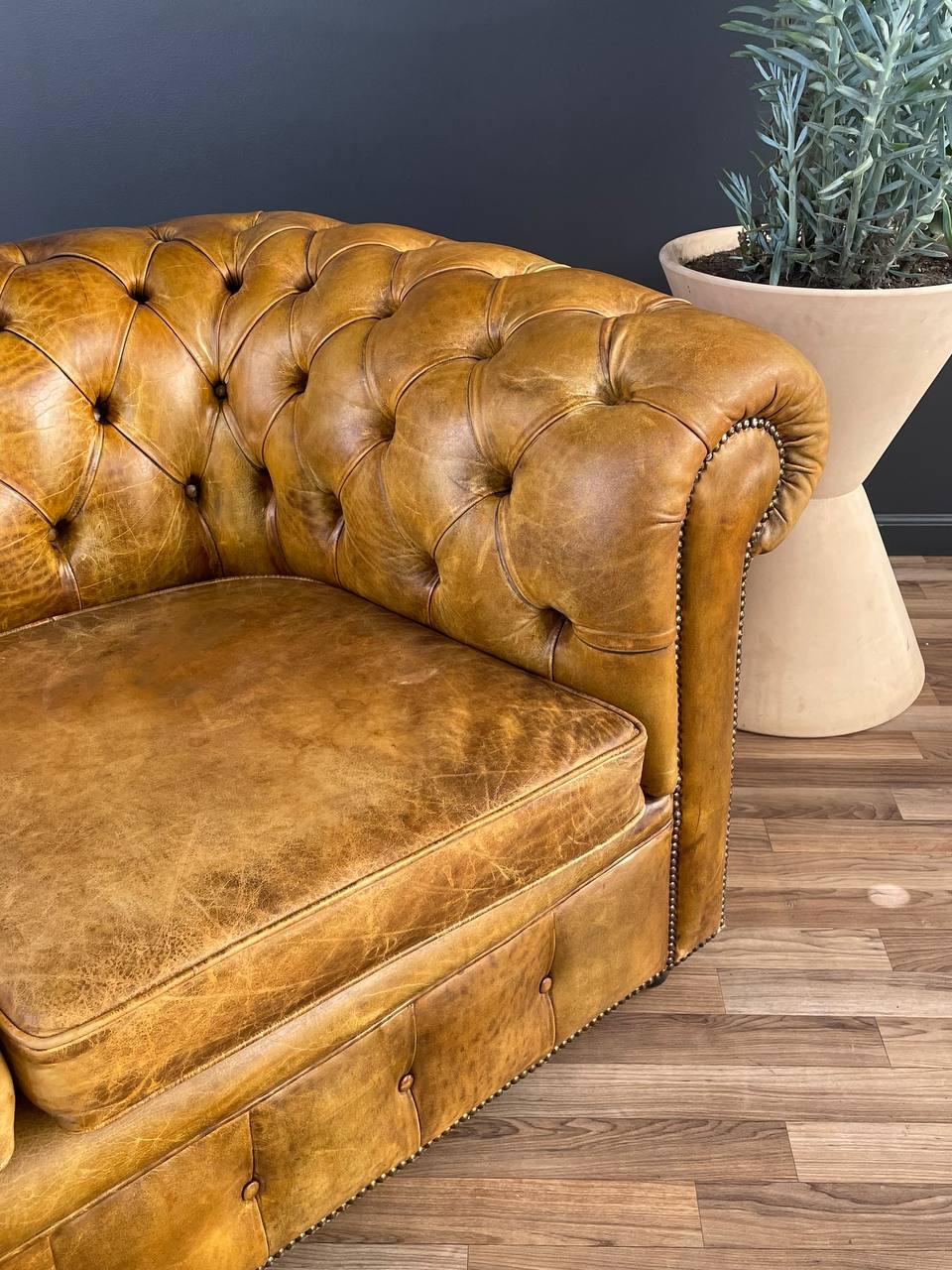 English Chesterfield Tufted Leather Sofa For Sale 1
