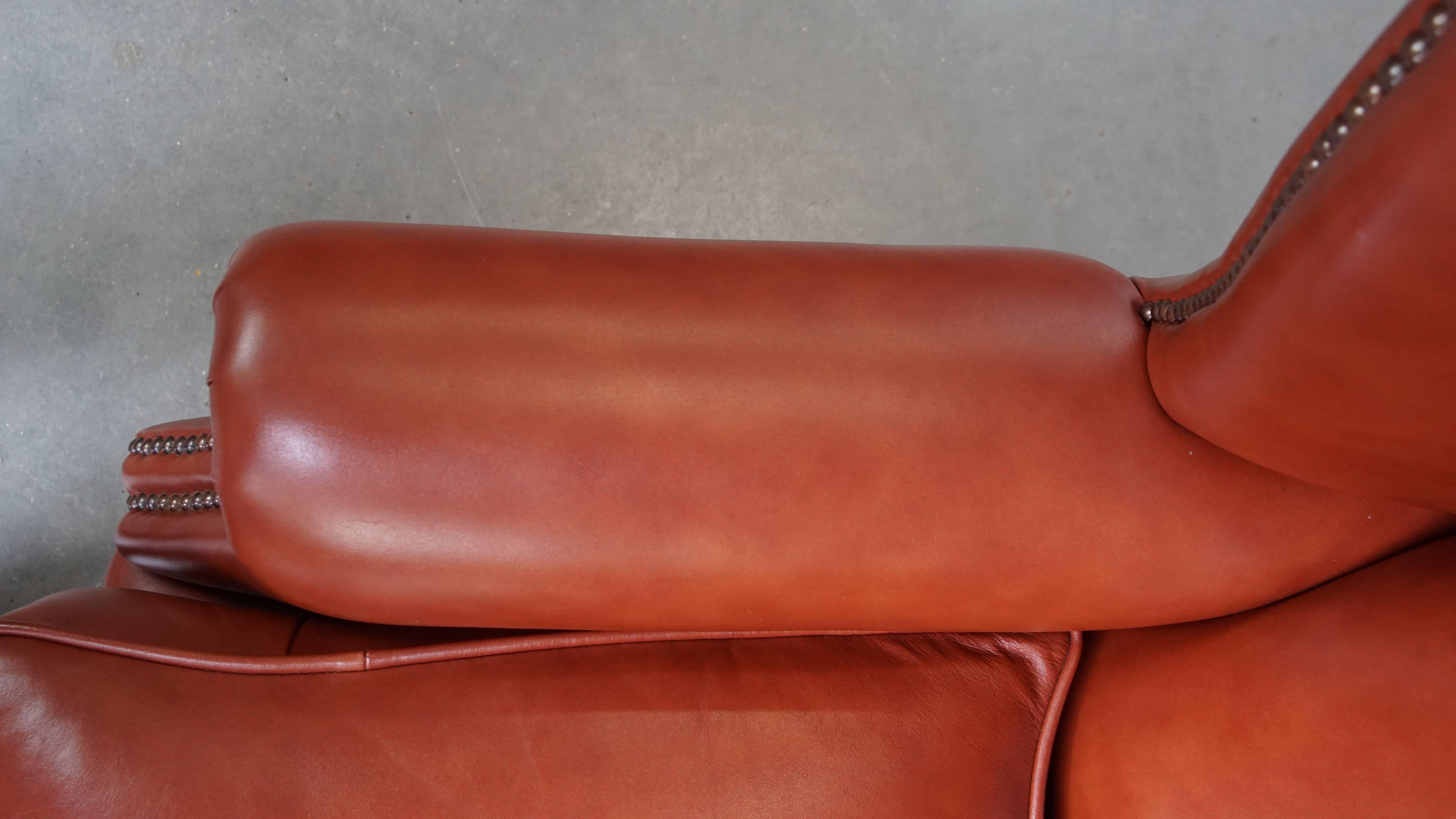 Vacchetta Sedia Chesterfield Wingback inglese in pelle di vacchetta in vendita