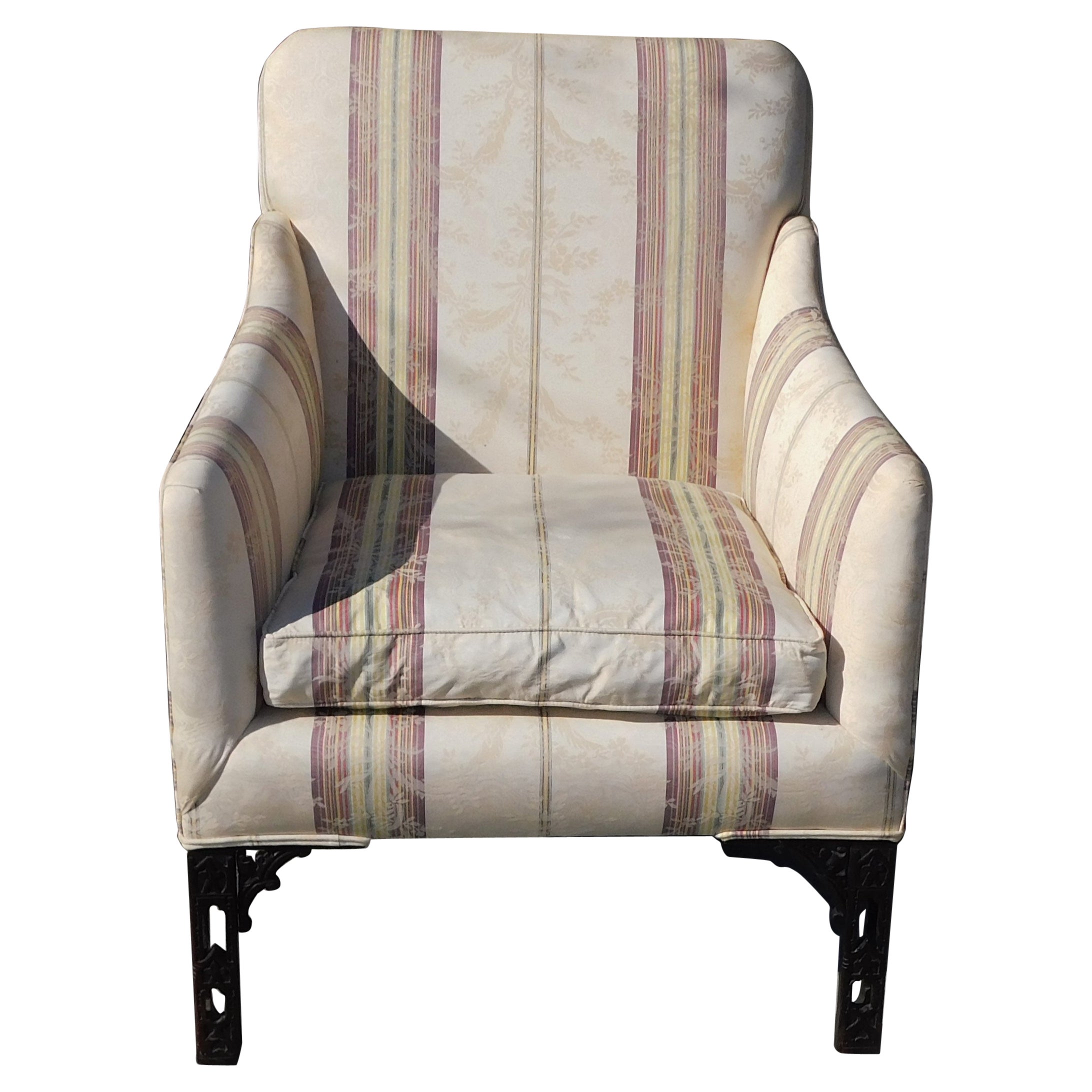 Silla de brazos inglesa china Chippendale de caoba tapizada y calada, c. 1780 en venta