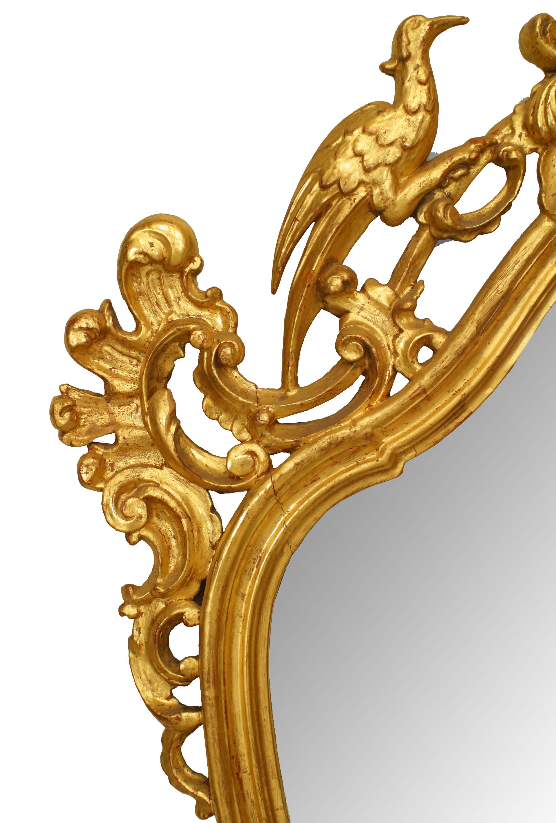 Chippendale chinois Miroir mural anglais de style Chippendale en bois doré à motif d'oiseaux en vente