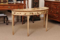 Plateau demi-lune laqué de style « Chinioserie » avec pieds carrés effilés