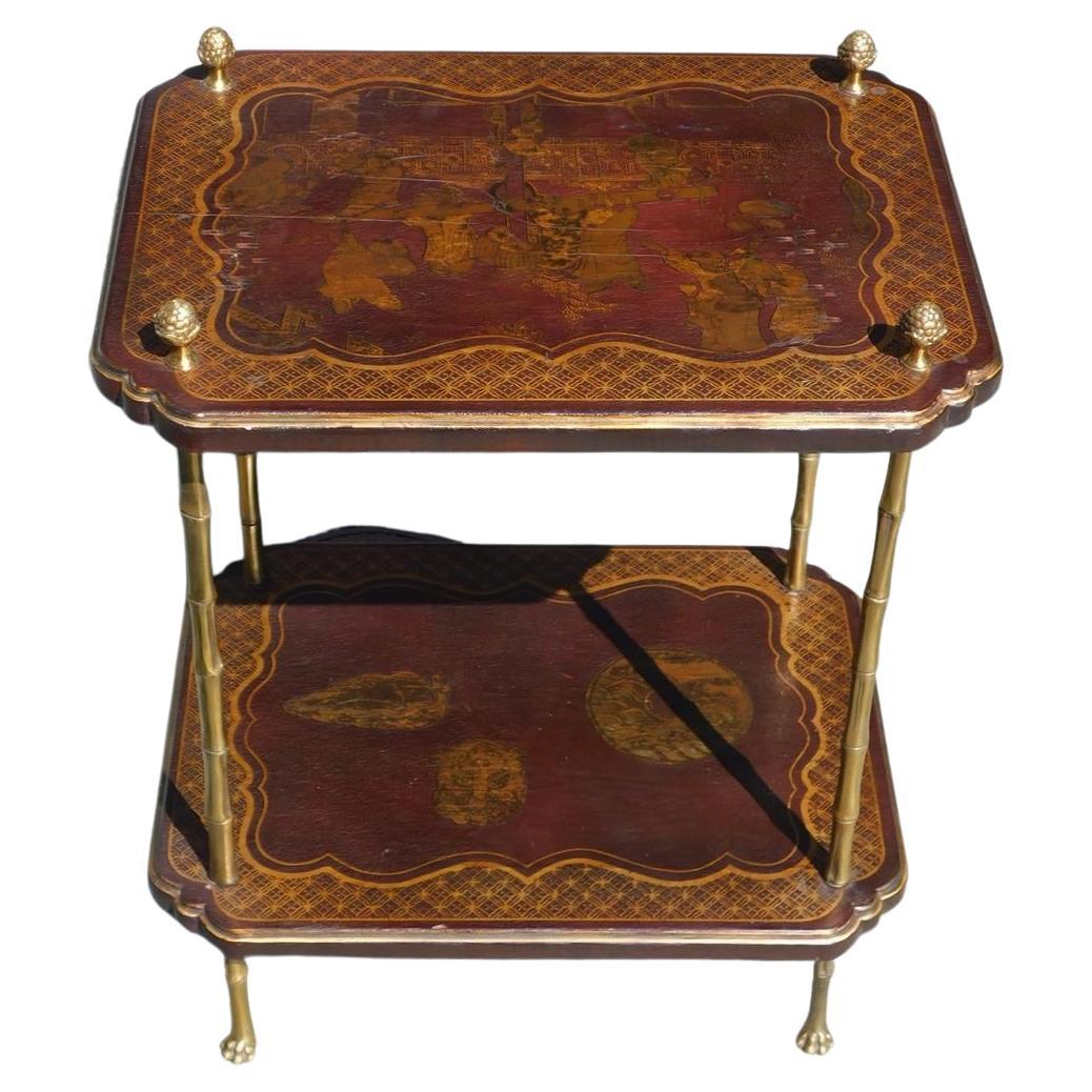 Mesa auxiliar inglesa de dos niveles con pináculos de latón y Chinoiserie, pies en forma de garra, c. 1850