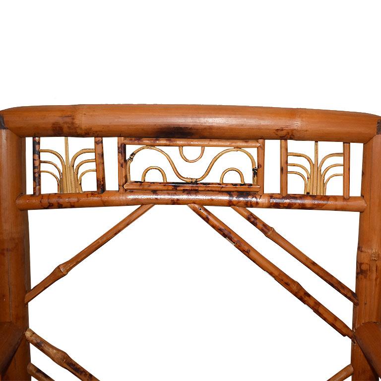 Englischer Chippendale-Sessel aus gebranntem Bambus im Chinoiserie-Stil (20. Jahrhundert) im Angebot