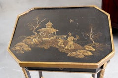 Mesita auxiliar inglesa de estilo chinoiserie con acabado ebonizado