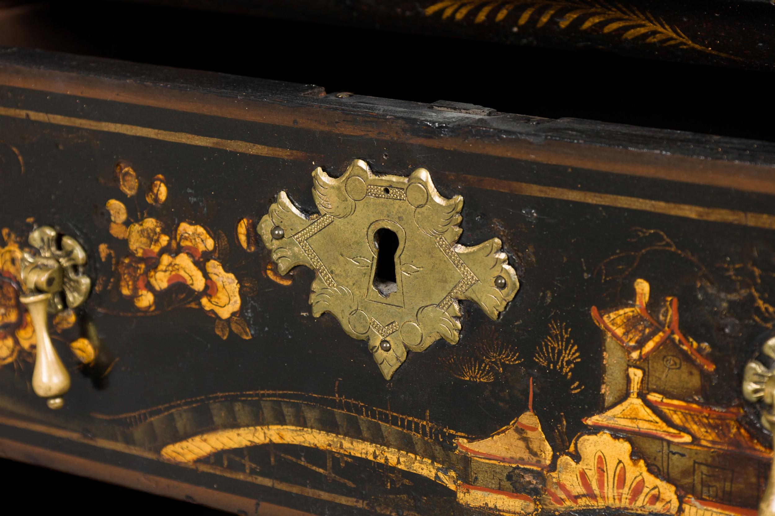 Cassettiera Highboy in stile cineserie inglese in vendita 8