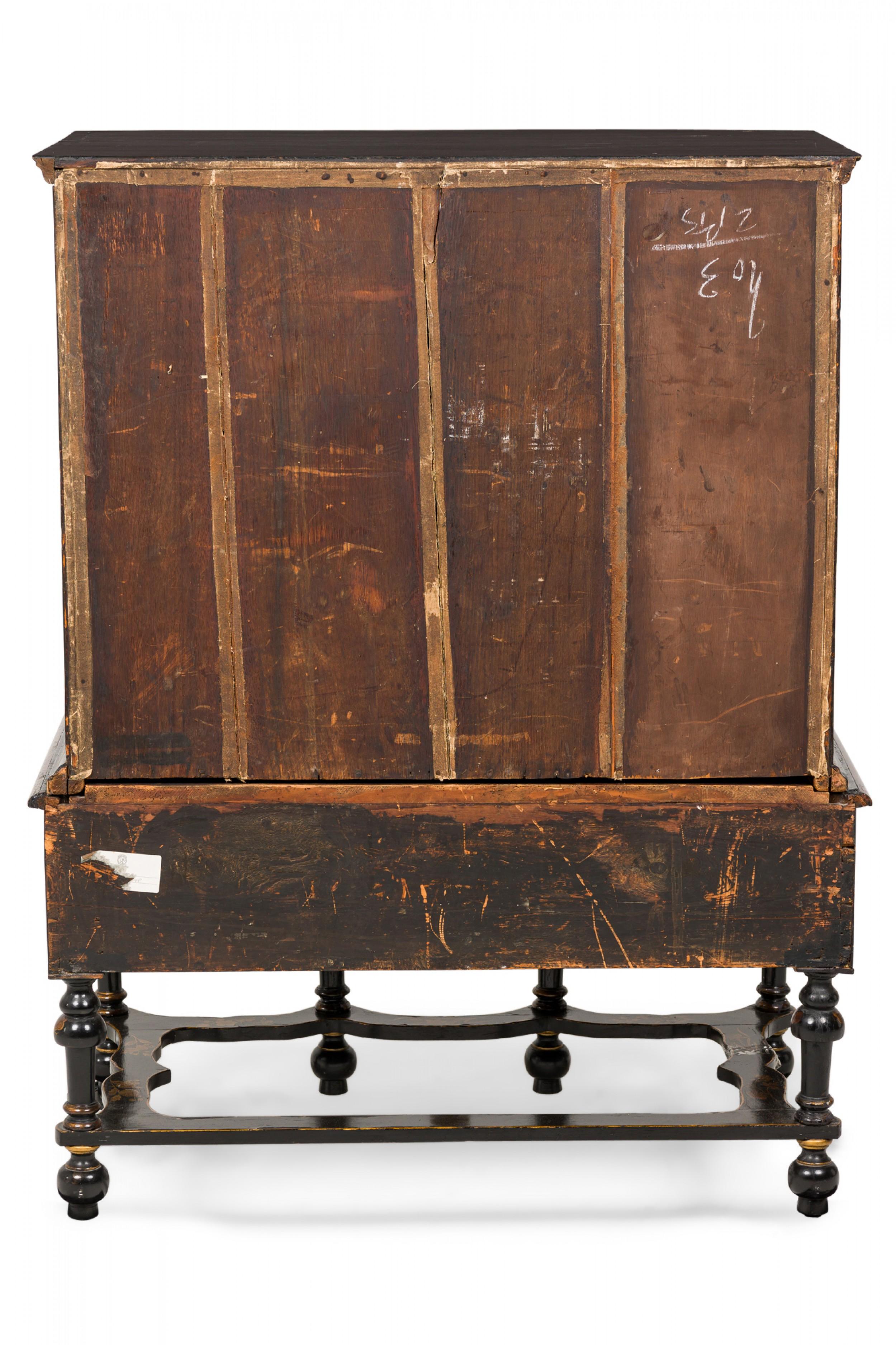 Cassettiera Highboy in stile cineserie inglese In condizioni buone in vendita a Queens, NY