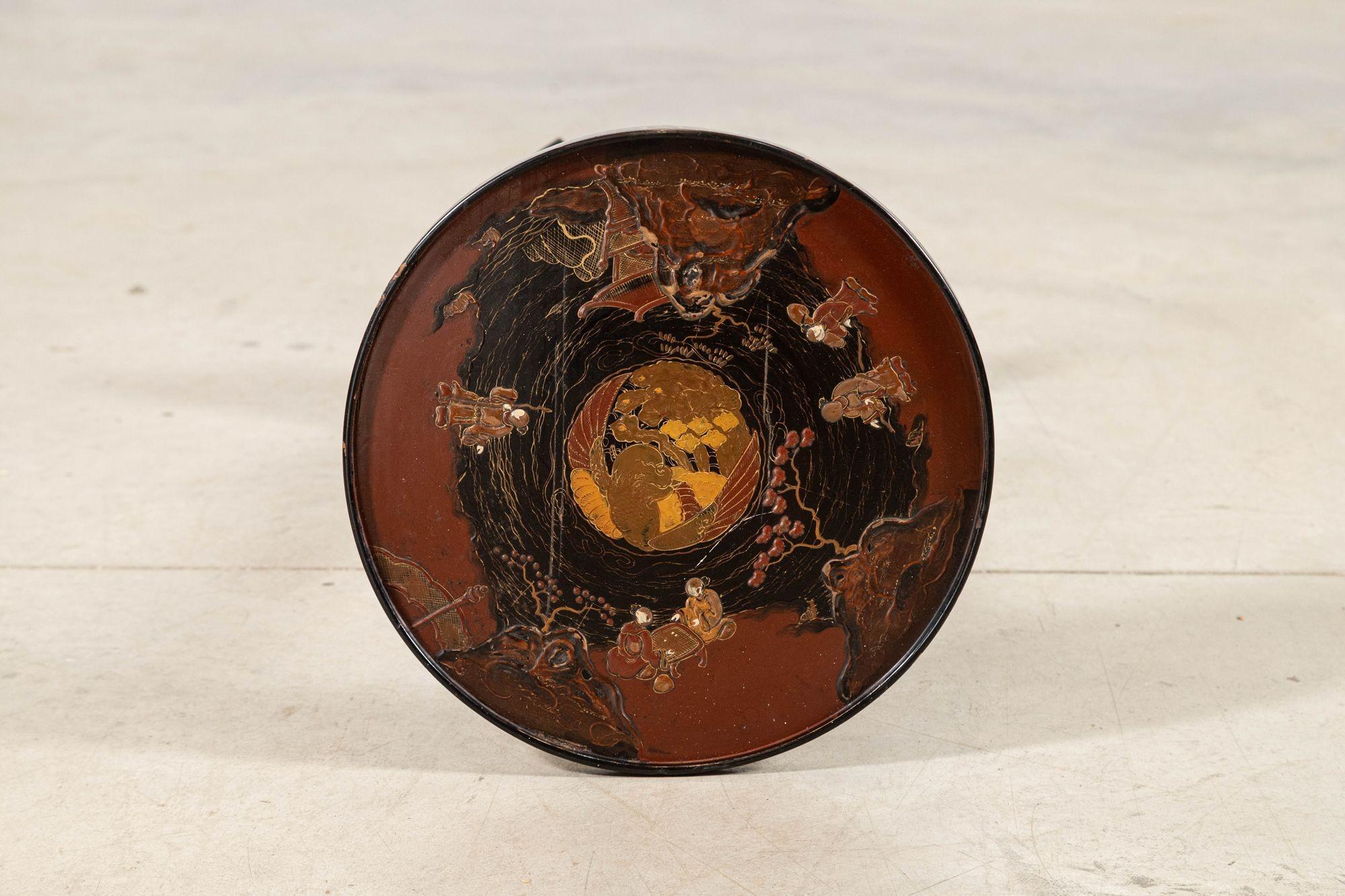 vers 1870
Table d'appoint laquée Chinoiserie anglaise
sku 2079
L35,5 x P35,5 x H68 cm
Poids 2Kg