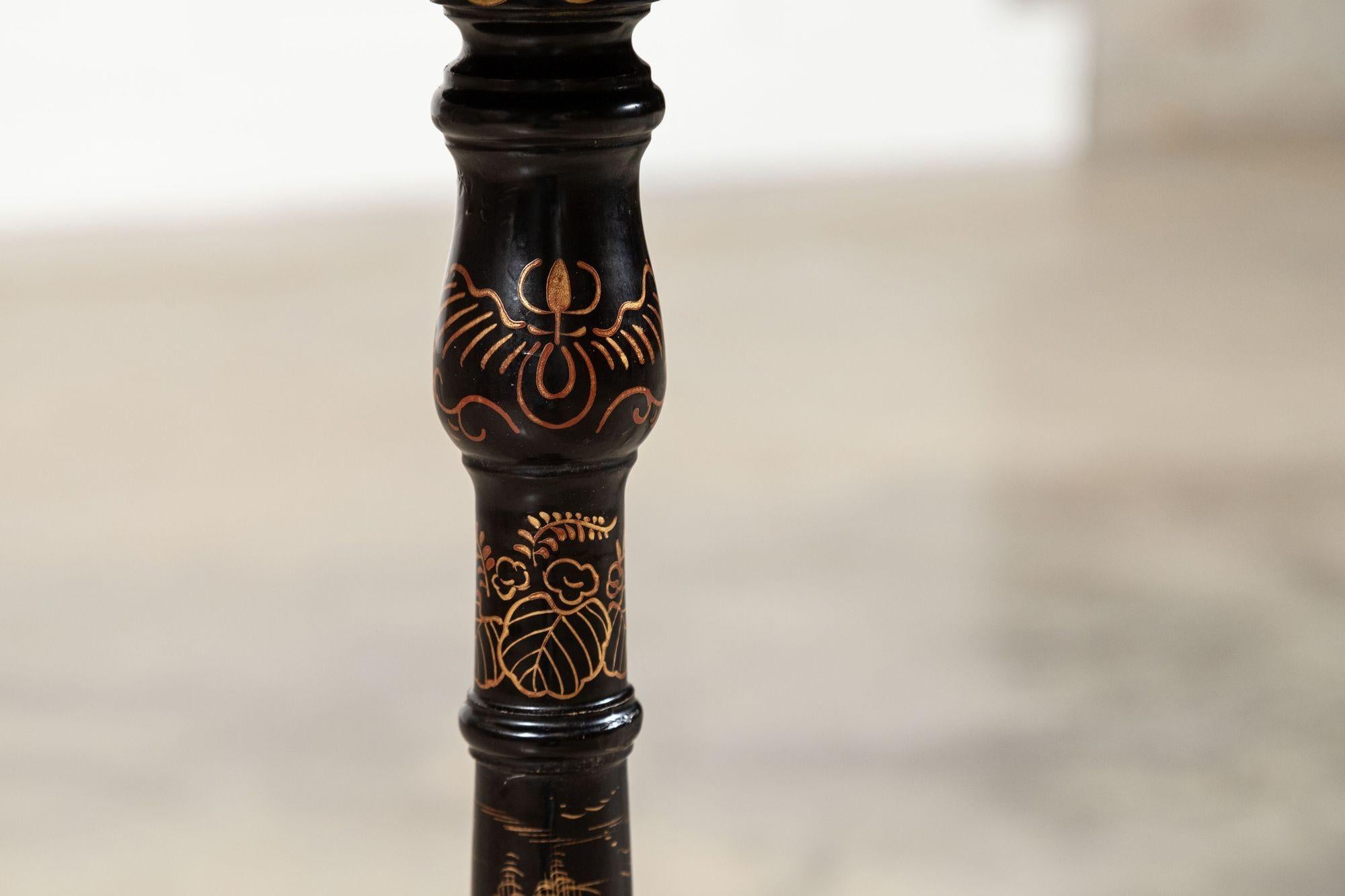 Table d'appoint laquée Chinoiserie anglaise en vente 1