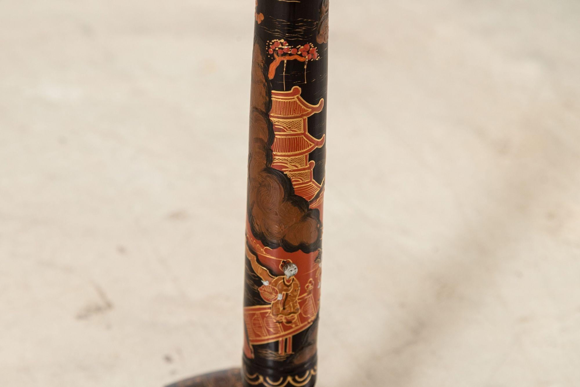 Table d'appoint laquée Chinoiserie anglaise en vente 2