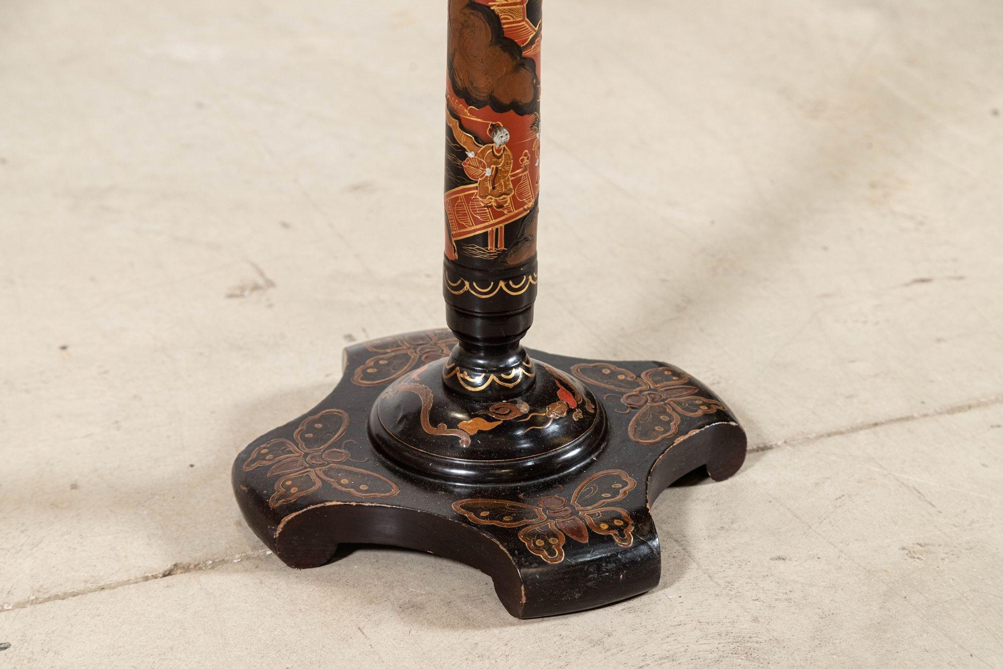 Table d'appoint laquée Chinoiserie anglaise en vente 3