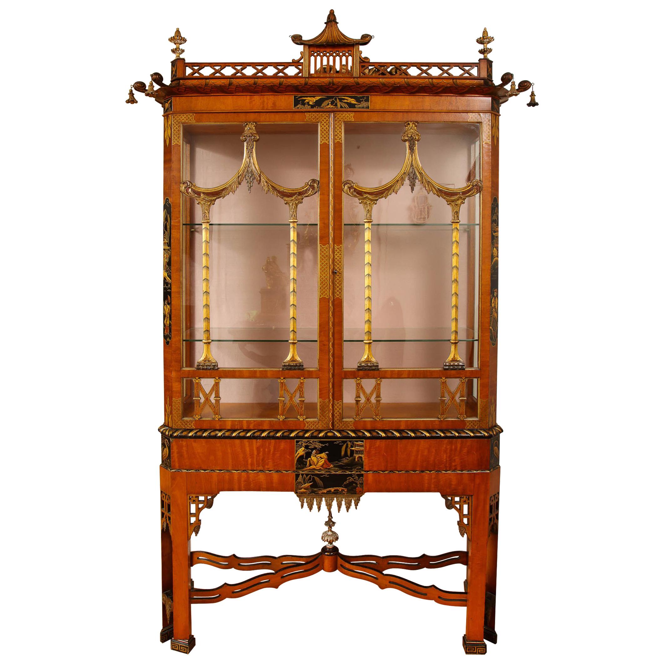 English Chinoiserie Pagoda Shaped Giltwood and Black Lacquered Vitrine
