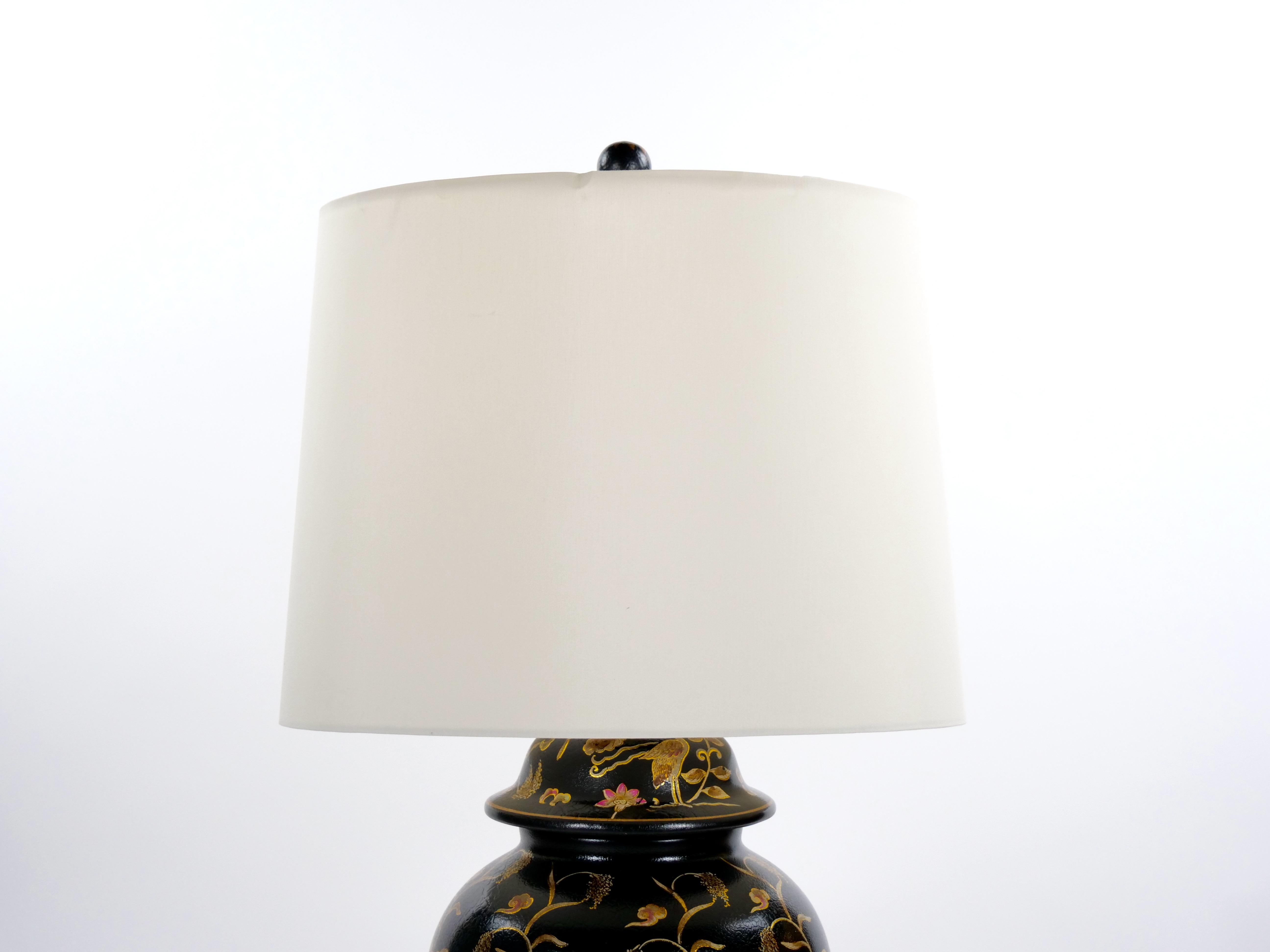 English Chinoiserie Style Black Lacquered Porcelain / Gilt Wood Table Lamp For Sale 5