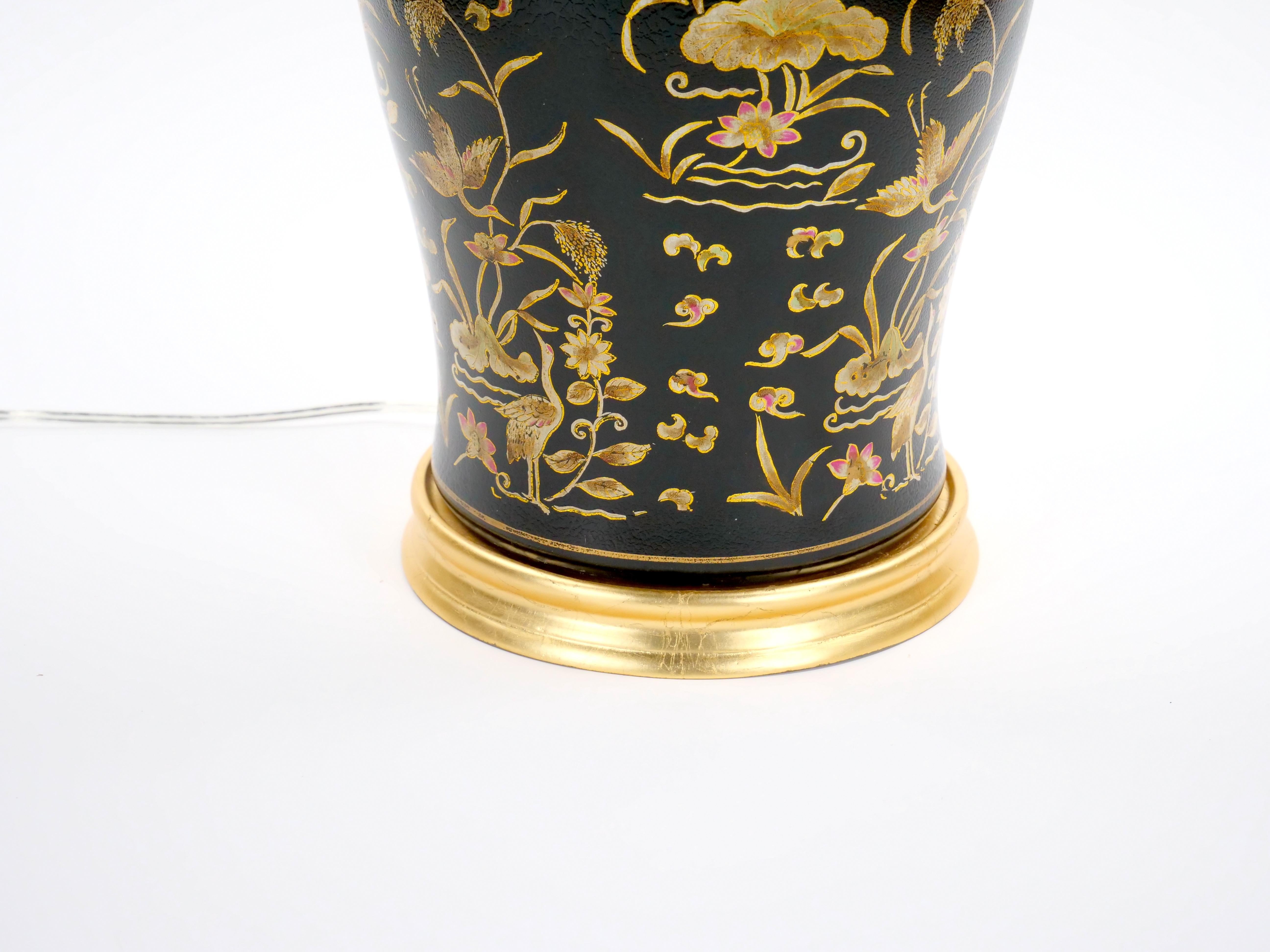 English Chinoiserie Style Black Lacquered Porcelain / Gilt Wood Table Lamp For Sale 6