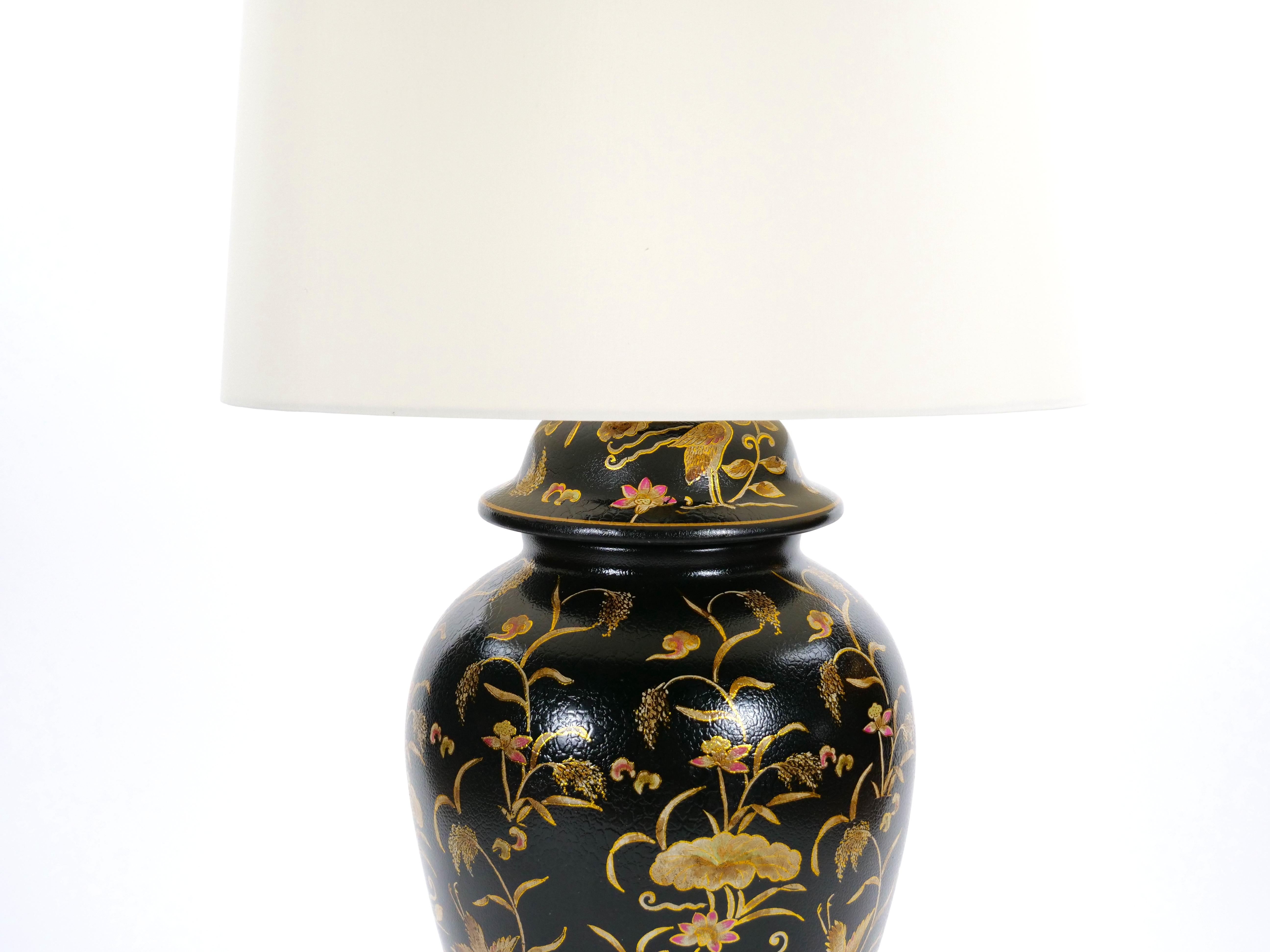 English Chinoiserie Style Black Lacquered Porcelain / Gilt Wood Table Lamp For Sale 7