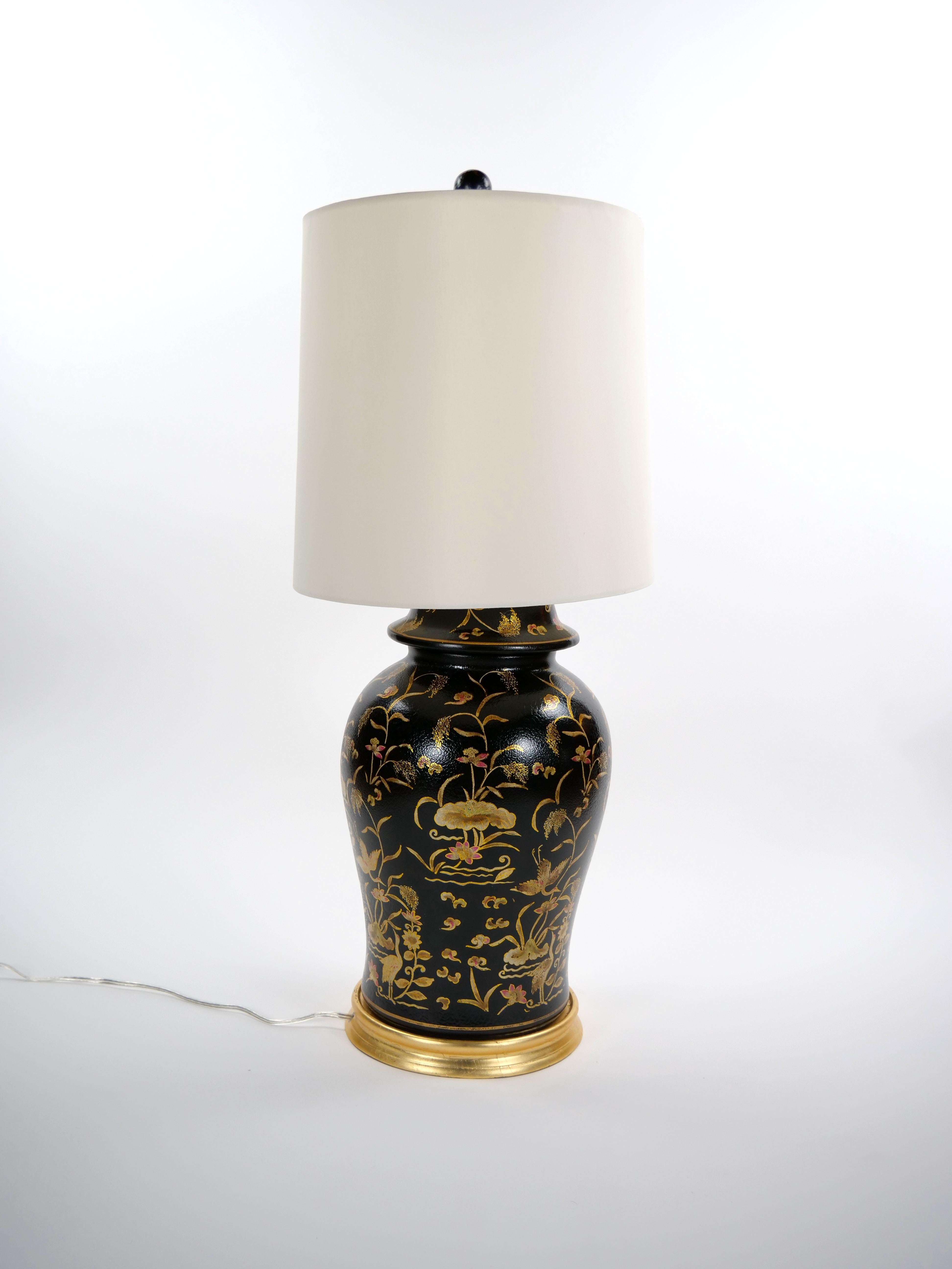 English Chinoiserie Style Black Lacquered Porcelain / Gilt Wood Table Lamp For Sale 8