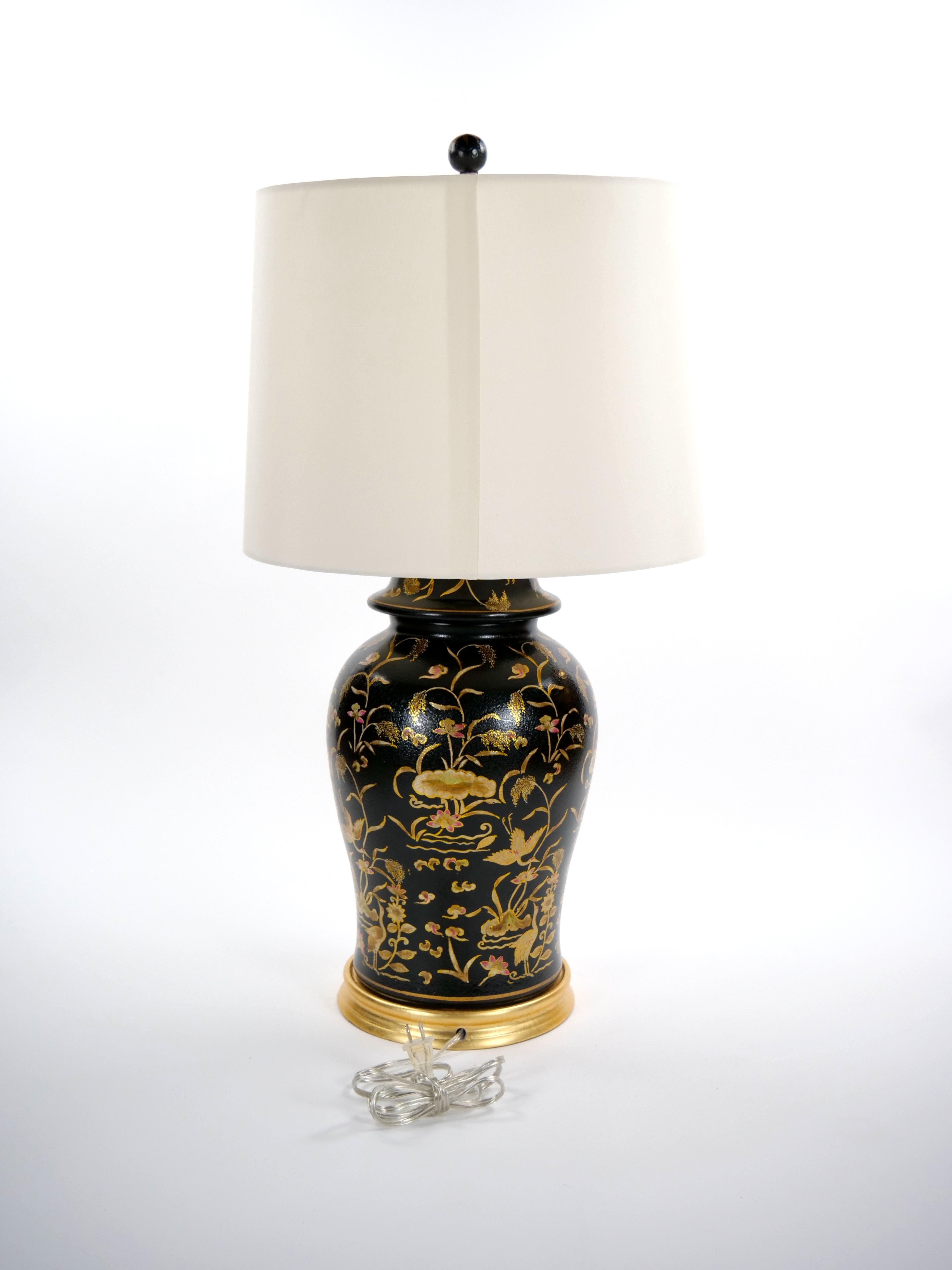 English Chinoiserie Style Black Lacquered Porcelain / Gilt Wood Table Lamp For Sale 9