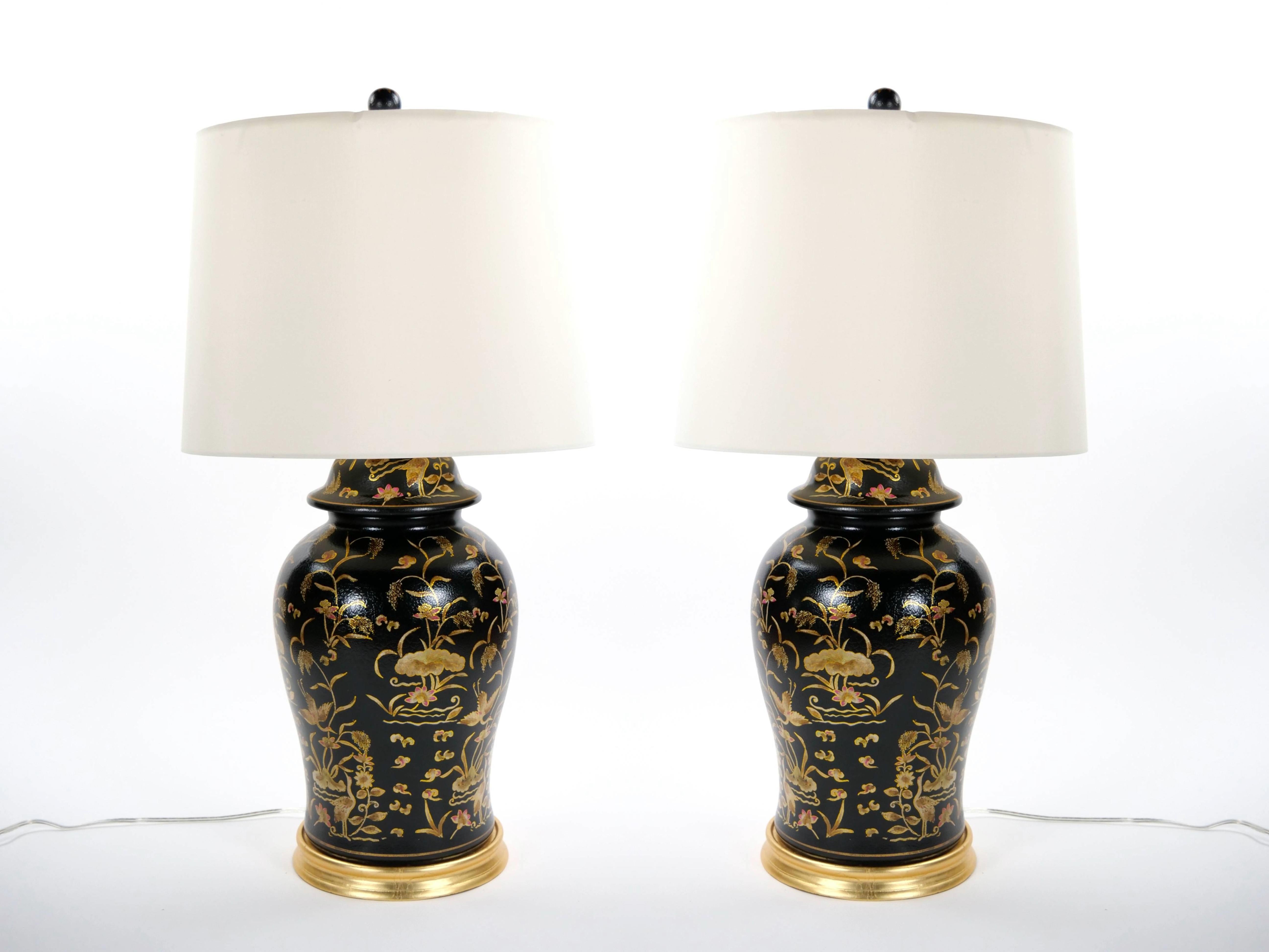 English Chinoiserie Style Black Lacquered Porcelain / Gilt Wood Table Lamp For Sale 13