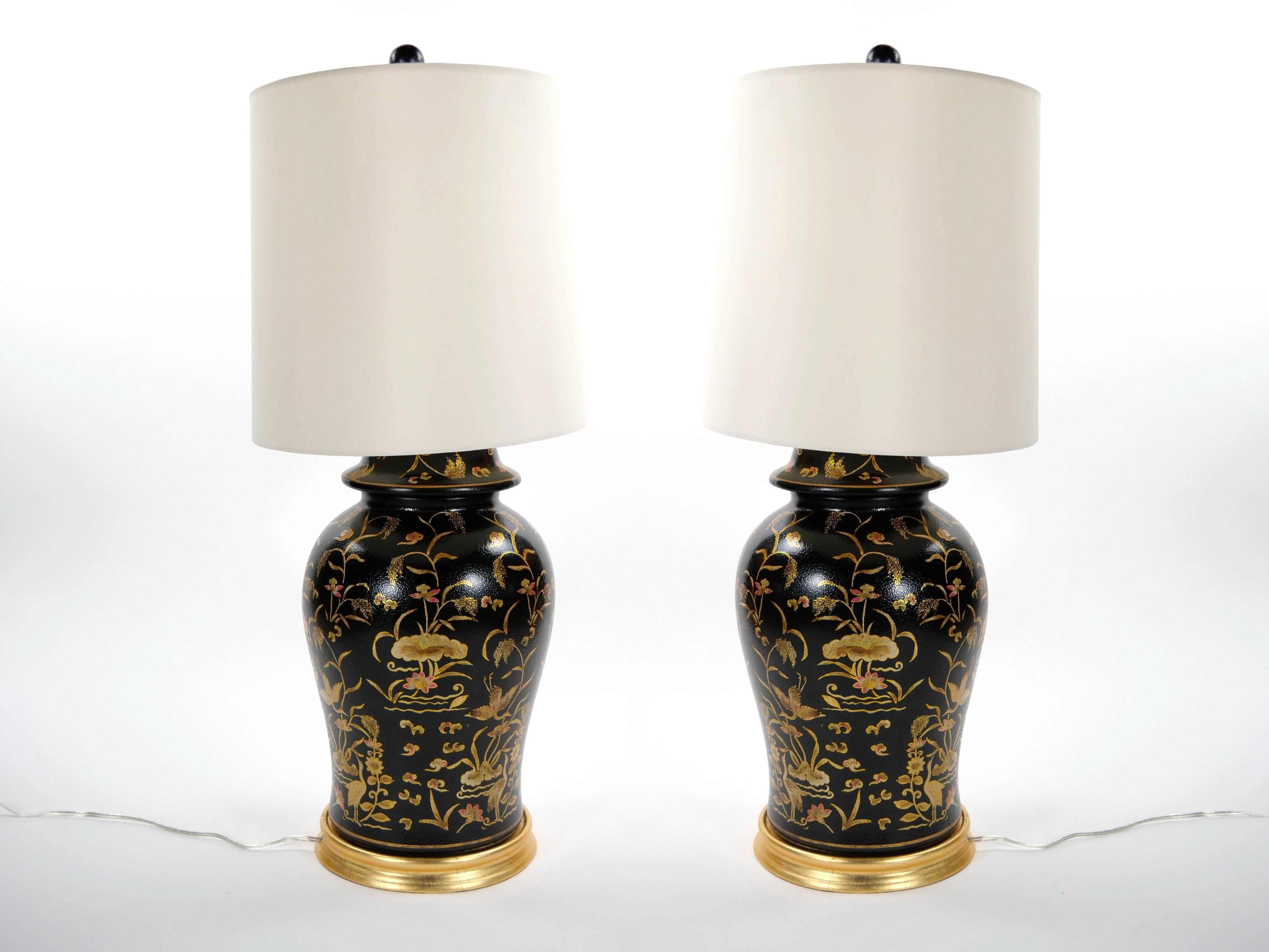 This stunning mid-20th-century English Chinoiserie-style table lamp is a masterpiece of refined craftsmanship and timeless elegance. Featuring a beautifully painted black lacquered porcelain body, the lamp is exquisitely decorated with a serene