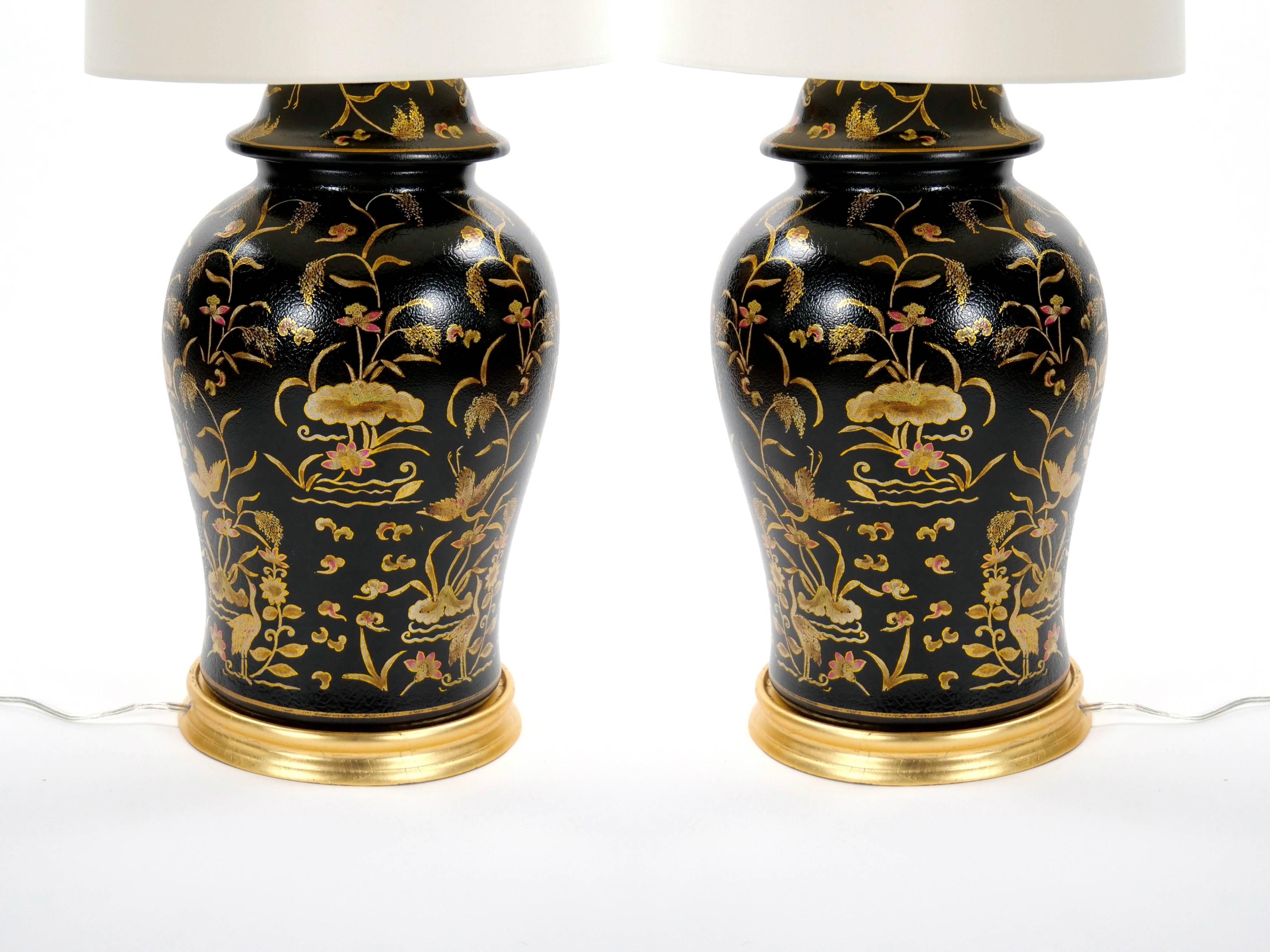 Gold English Chinoiserie Style Black Lacquered Porcelain / Gilt Wood Table Lamp For Sale