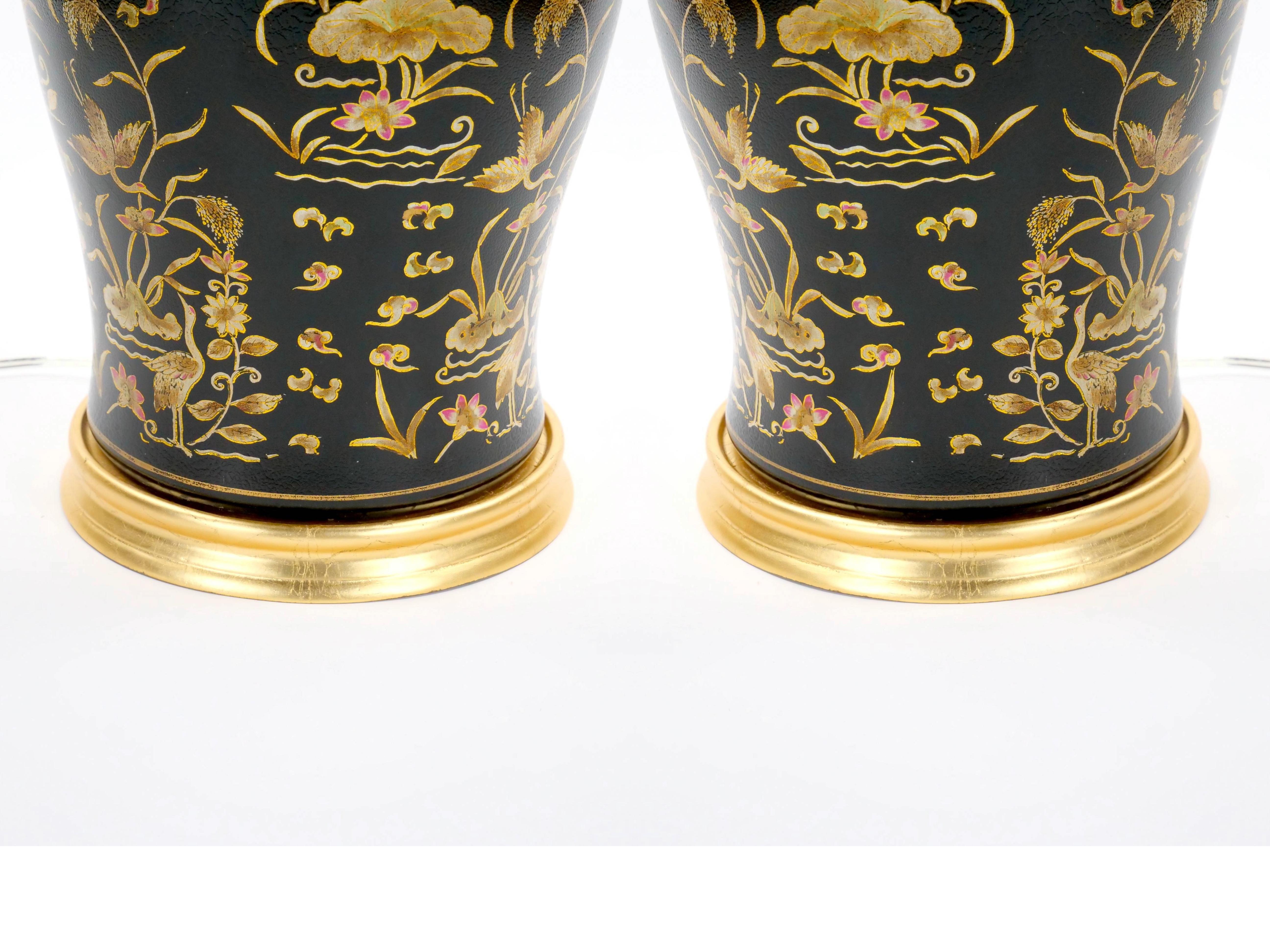 English Chinoiserie Style Black Lacquered Porcelain / Gilt Wood Table Lamp For Sale 3