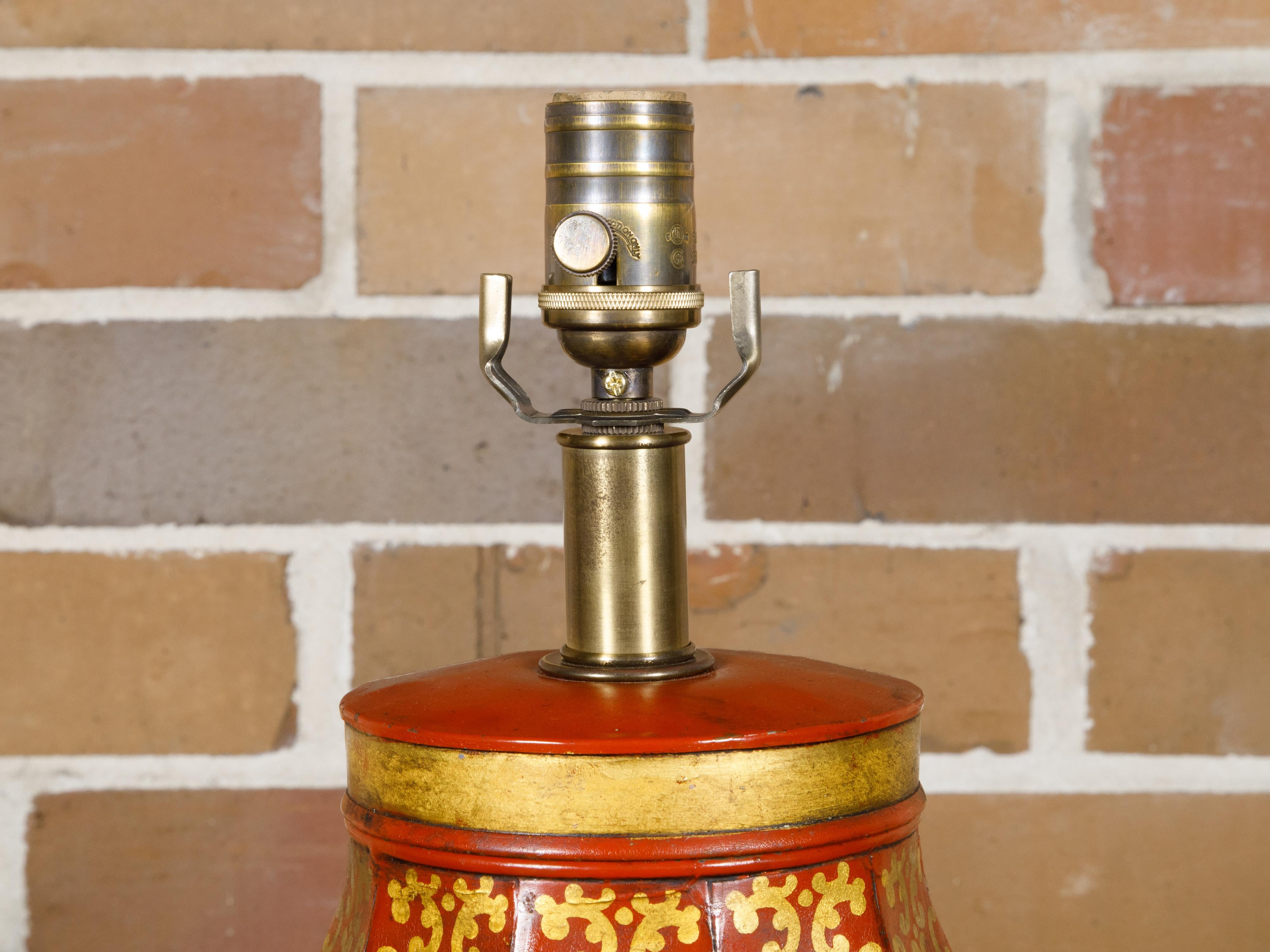 English Chinoiserie Tea Tin Red and Gold Canister Made into a Table Lamp   For Sale 2