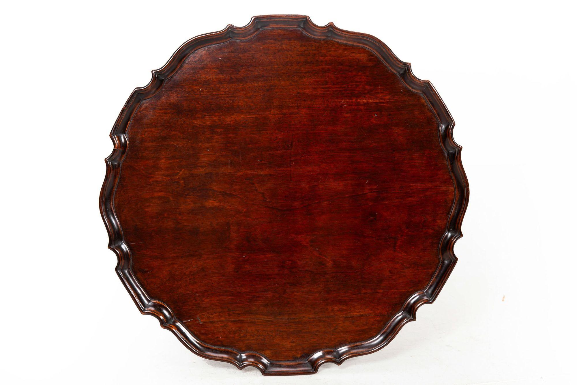 XVIIIe siècle et antérieur Table à tarte Chippendale anglaise ancienne en acajou sculpté, vers 1760 en vente