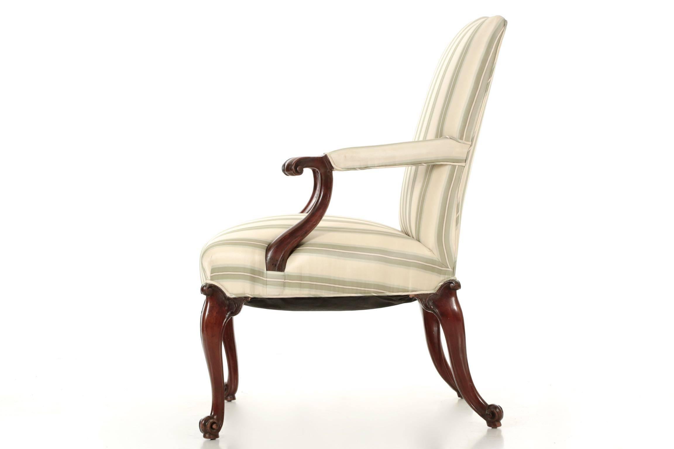 English Chippendale Antique Mahogany Lolling Armchair, 18th Century In Good Condition In Shippensburg, PA