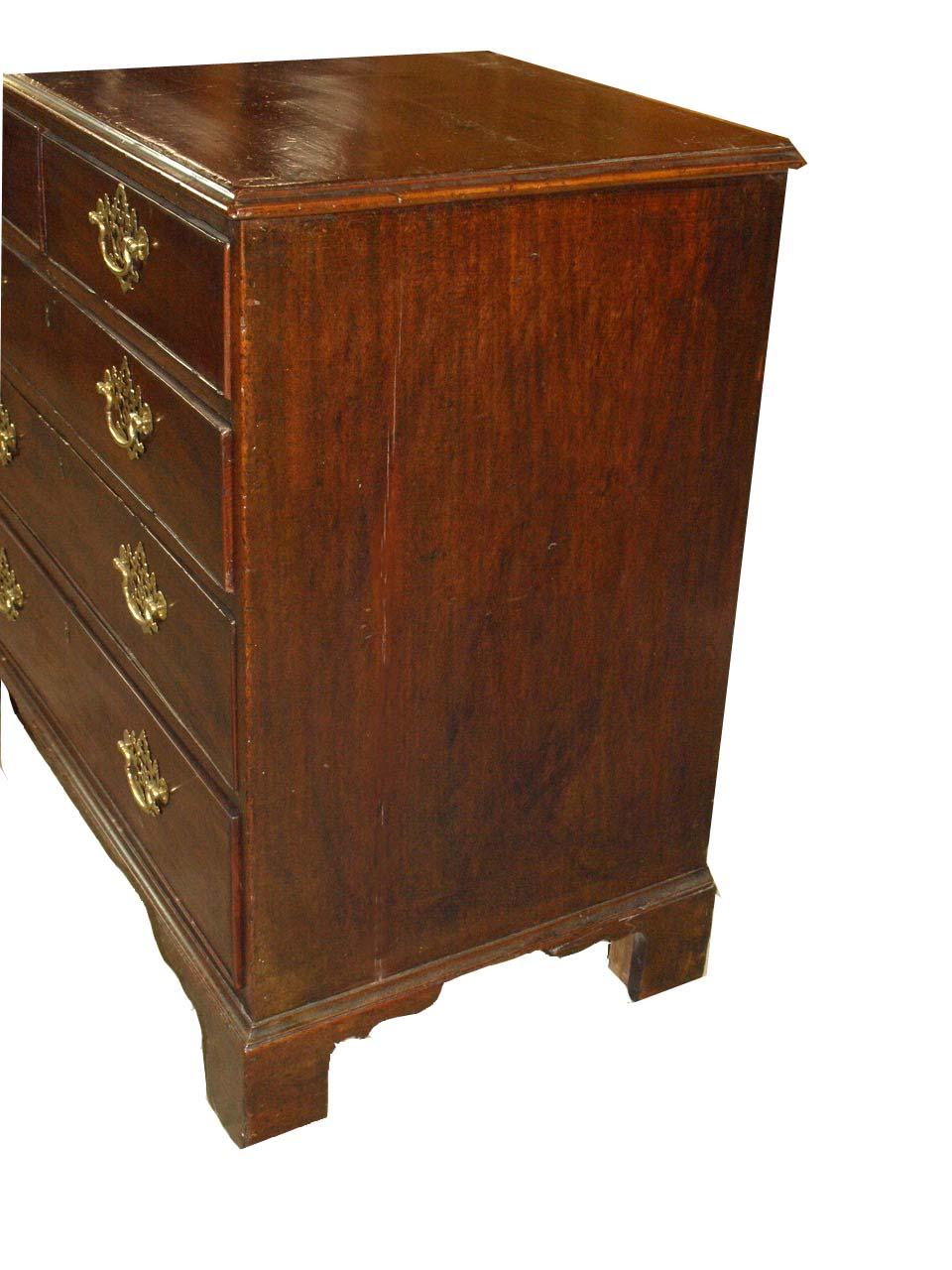 English Chippendale Bachelor's Chest In Good Condition For Sale In Wilson, NC