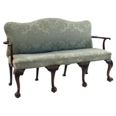 Settee anglaise en damas bleu de style Chippendale