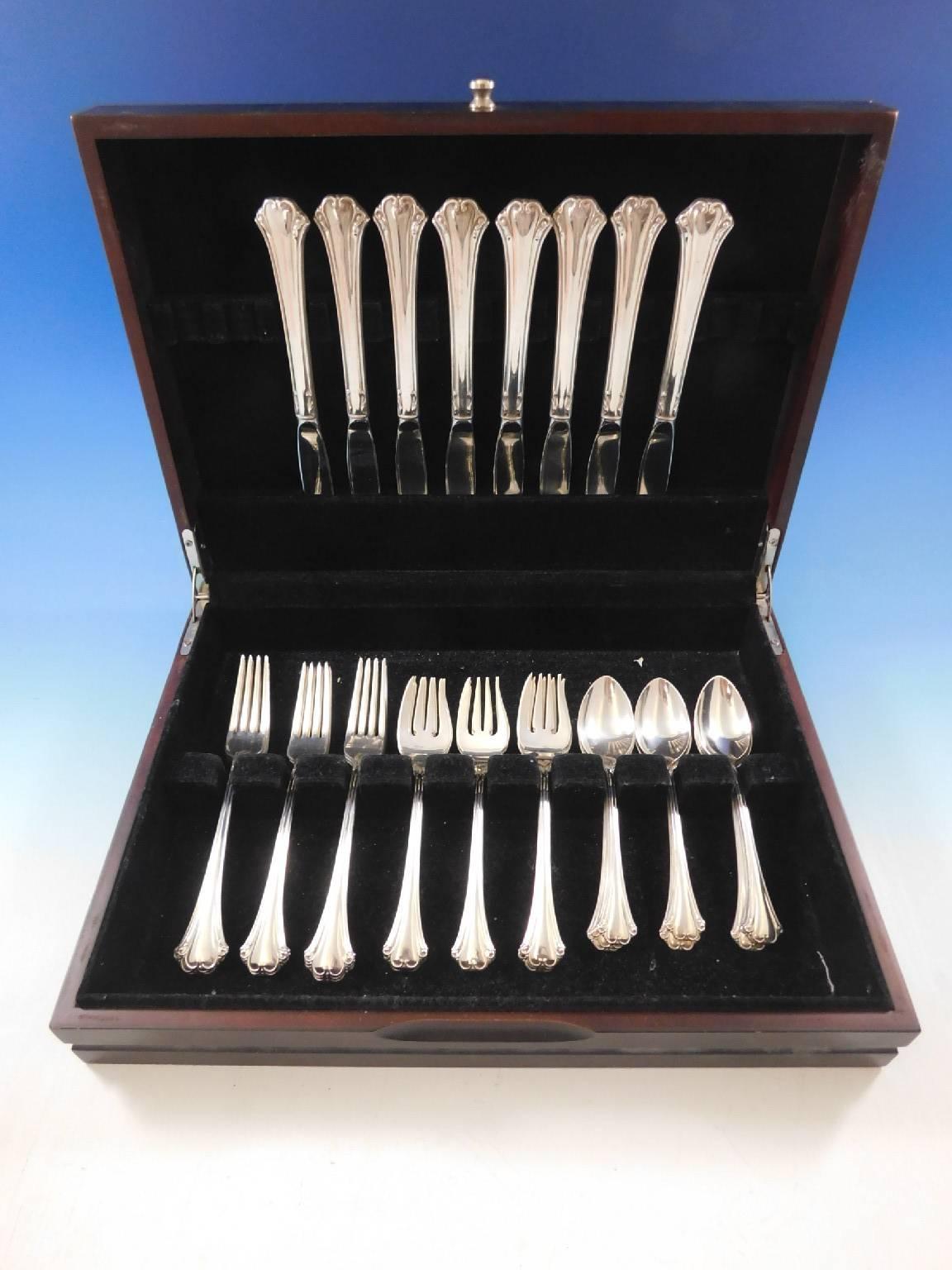 Gorgeous English Chippendale by Reed & Barton sterling silver Flatware set, 32 pieces. This set includes:

Eight knives, 8 7/8
