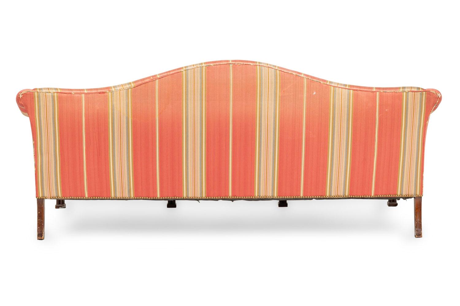 English Chippendale Candy Striped Camelback Sofa Bon état - En vente à Queens, NY