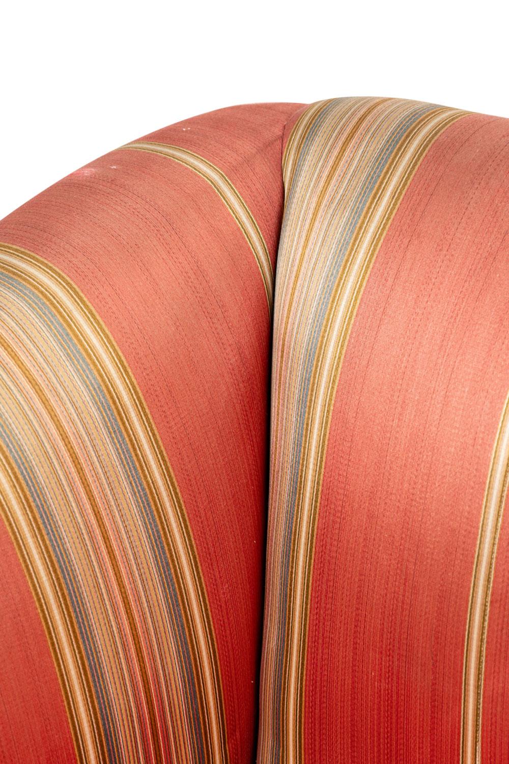 English Chippendale Candy Striped Camelback Sofa en vente 1