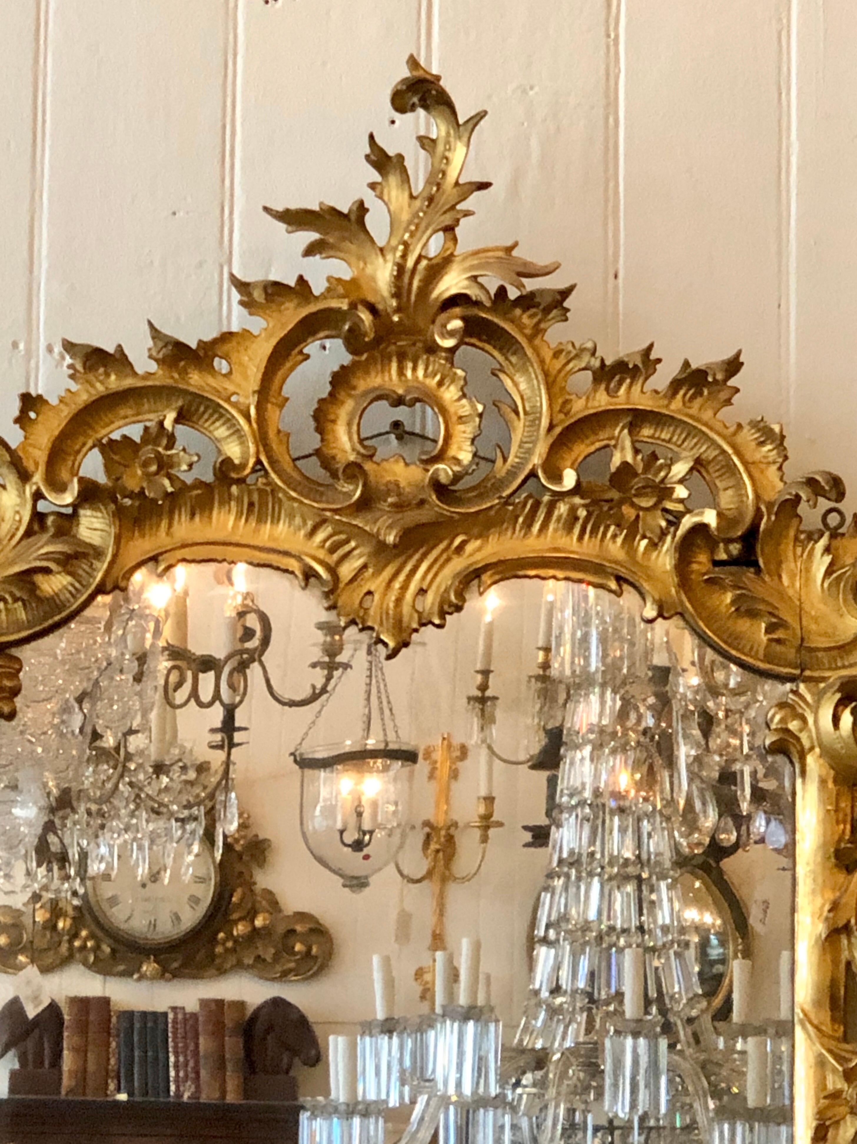 English Chippendale Carved Giltwood Mirror, 18th Century In Good Condition For Sale In Charleston, SC