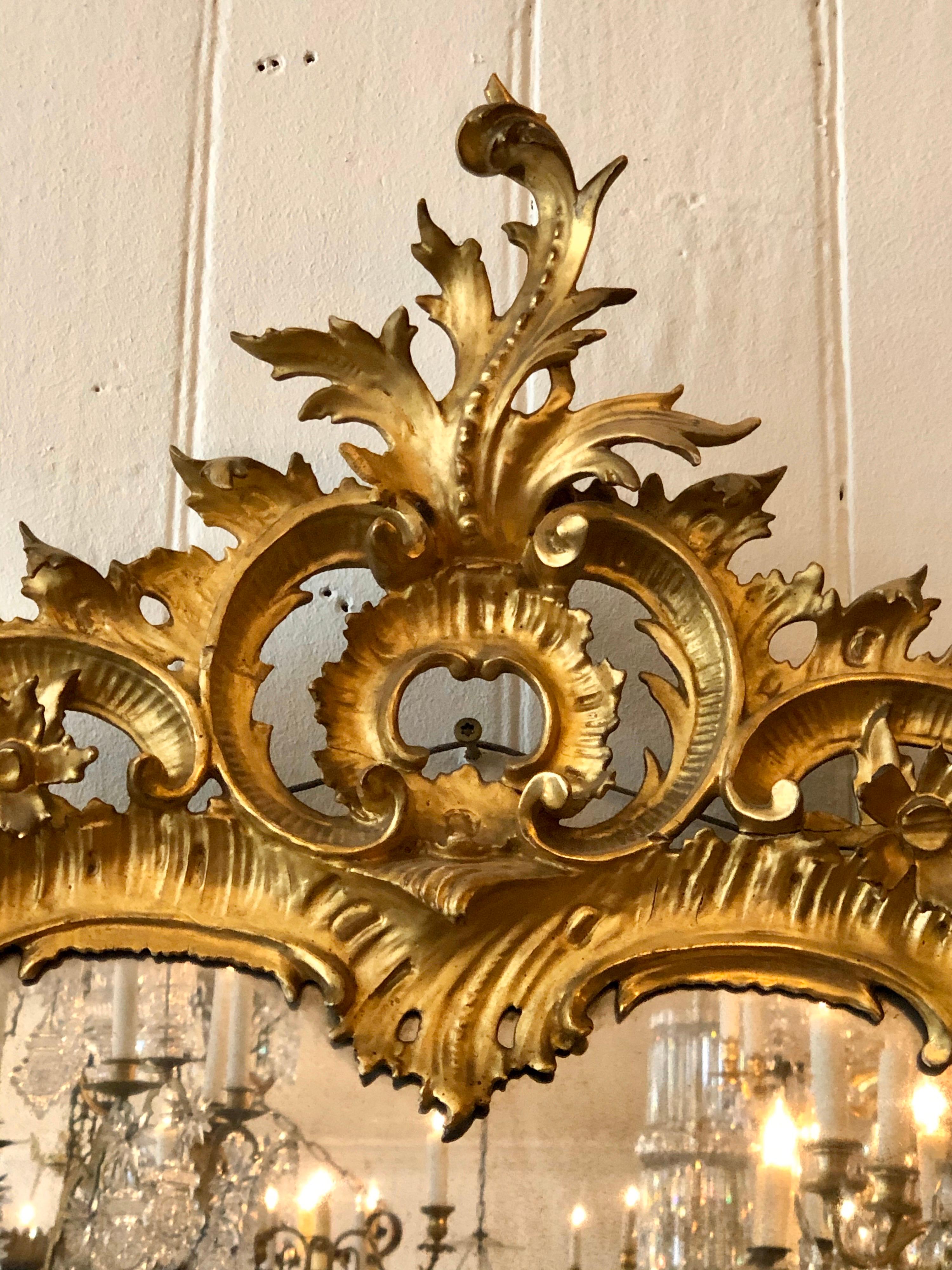 Miroir Chippendale anglais en bois doré sculpté, 18ème siècle Bon état - En vente à Charleston, SC