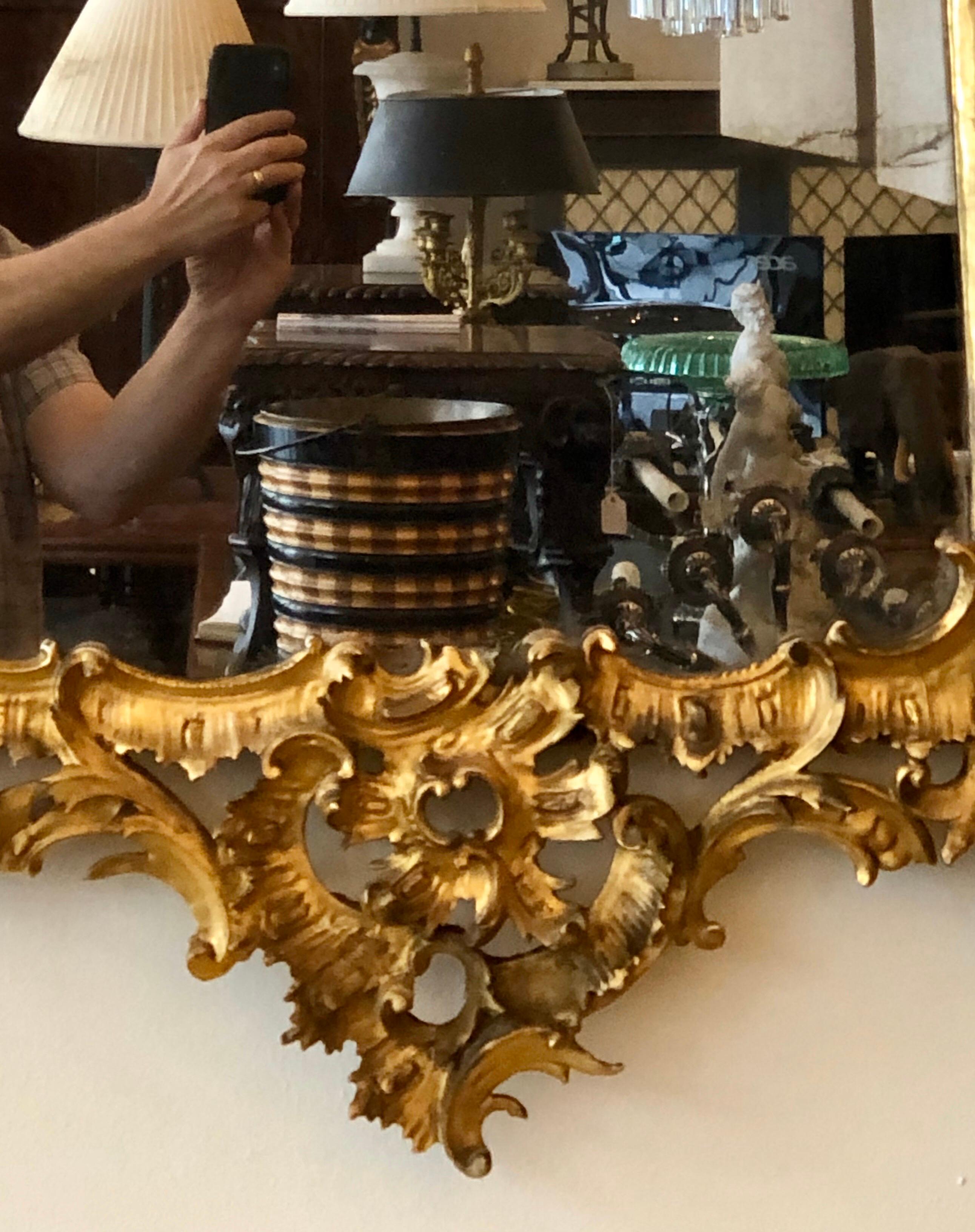 XVIIIe siècle Miroir Chippendale anglais en bois doré sculpté, 18ème siècle en vente