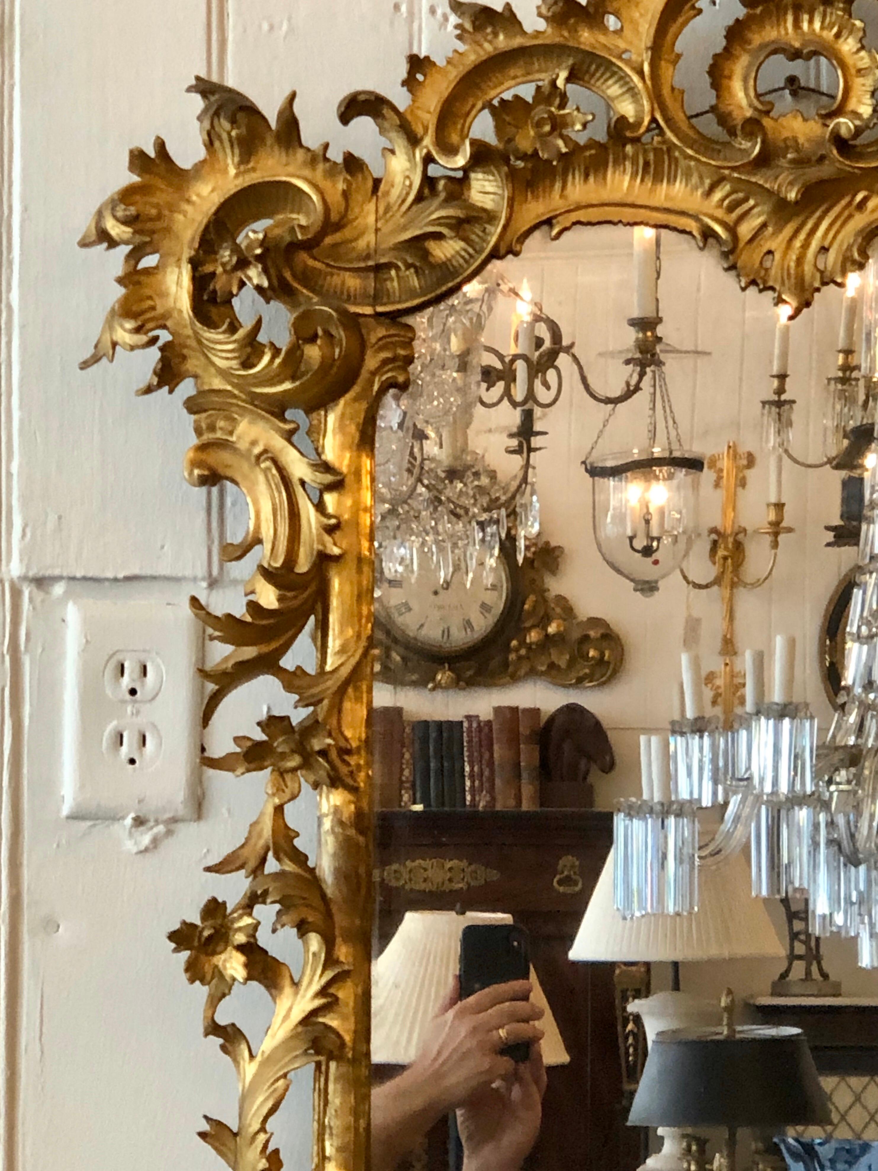 Miroir Chippendale anglais en bois doré sculpté, 18ème siècle en vente 3