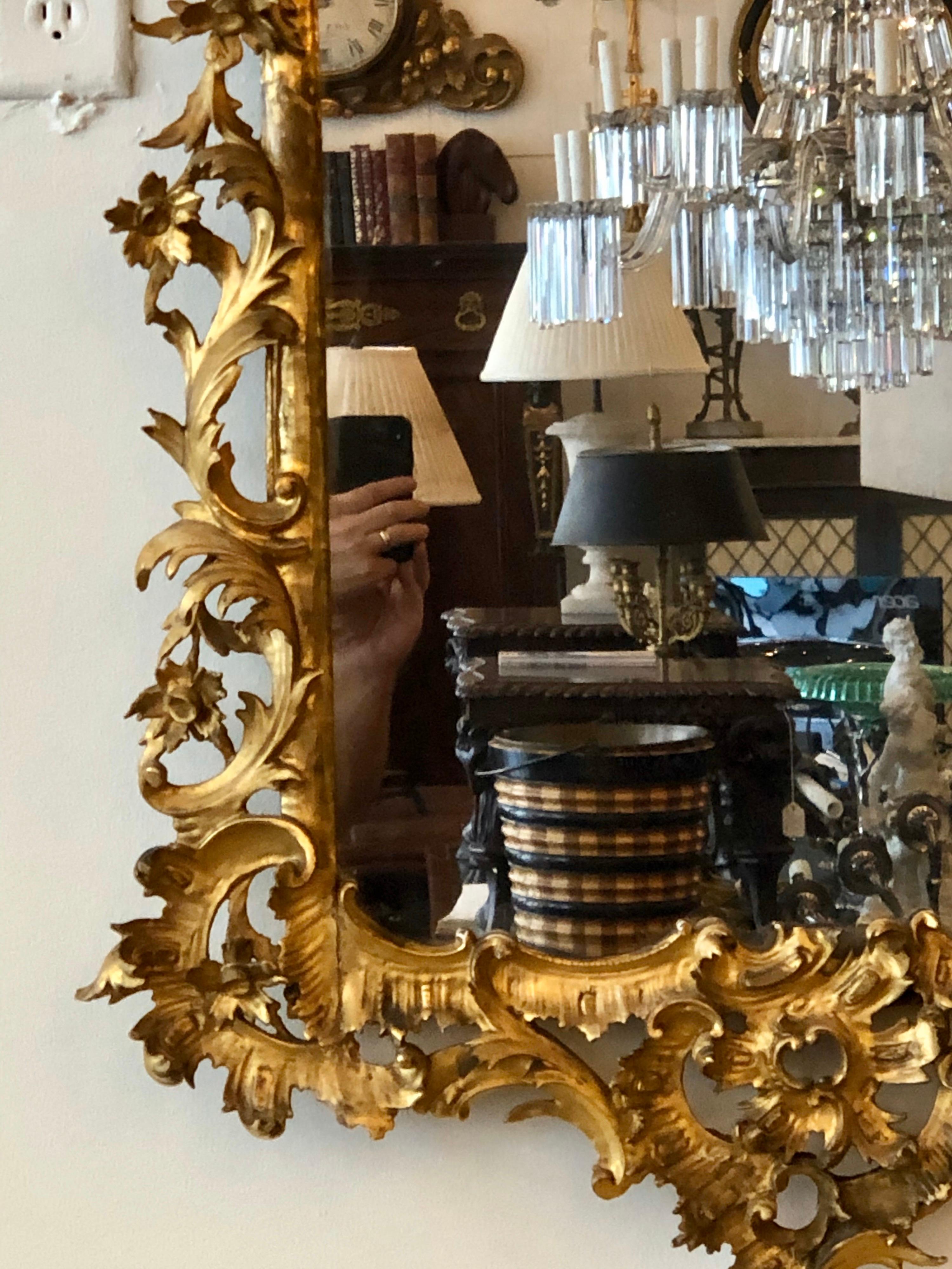 Miroir Chippendale anglais en bois doré sculpté, 18ème siècle en vente 4