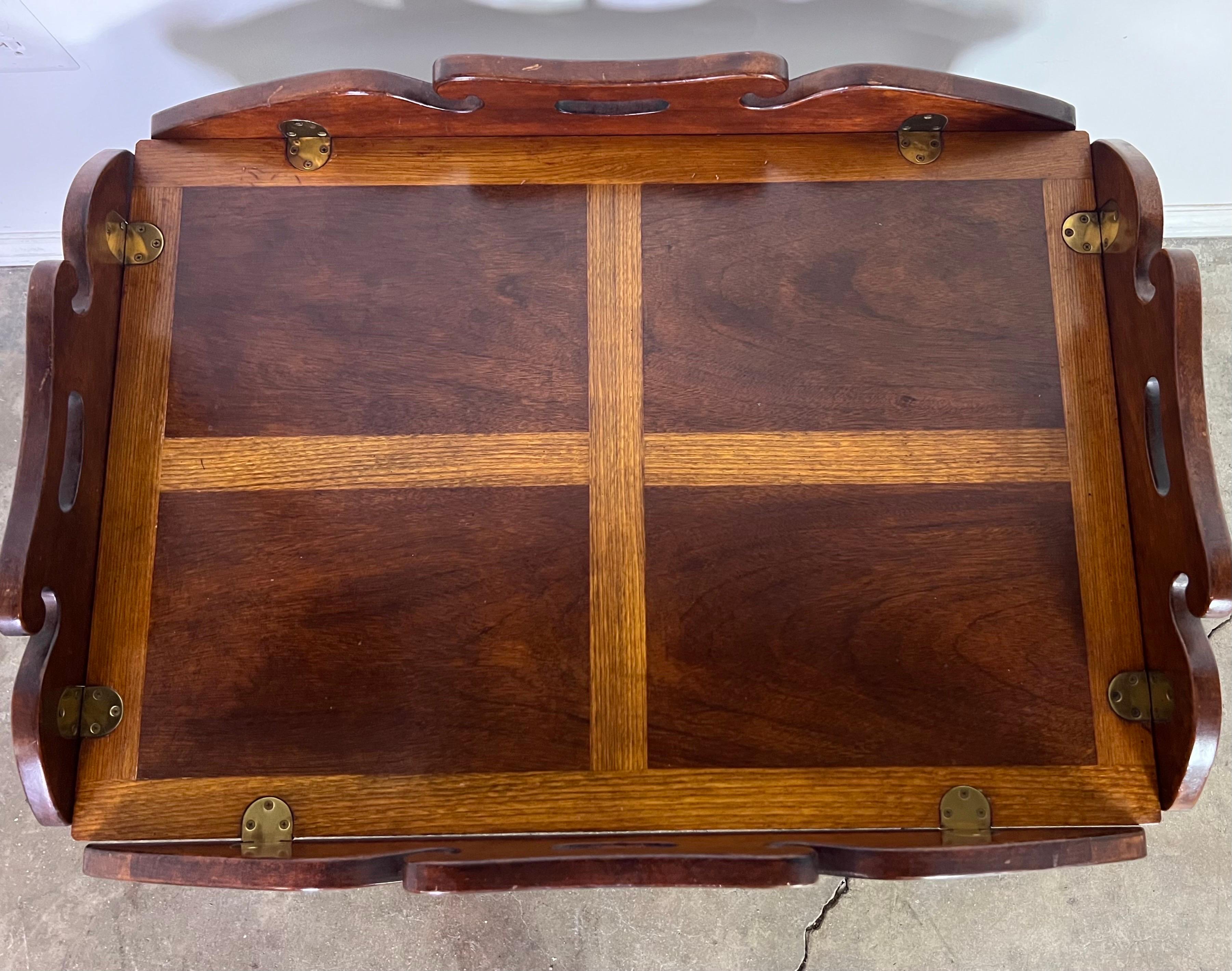 English Chippendale Inlaid Mahogany Tea Table C. 1940's In Good Condition For Sale In Los Angeles, CA