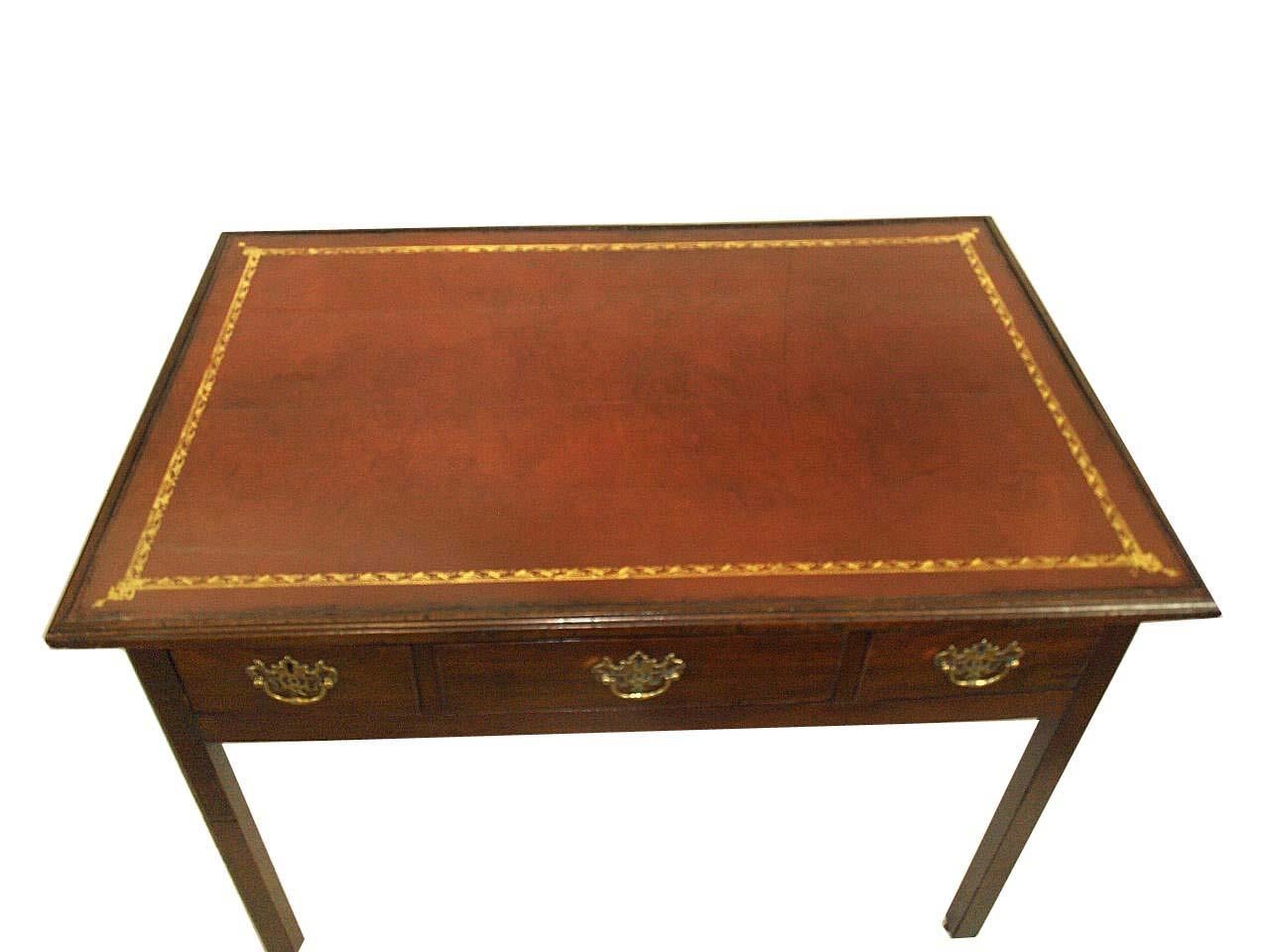 Early 19th Century English Chippendale Leather Top Writing Table For Sale