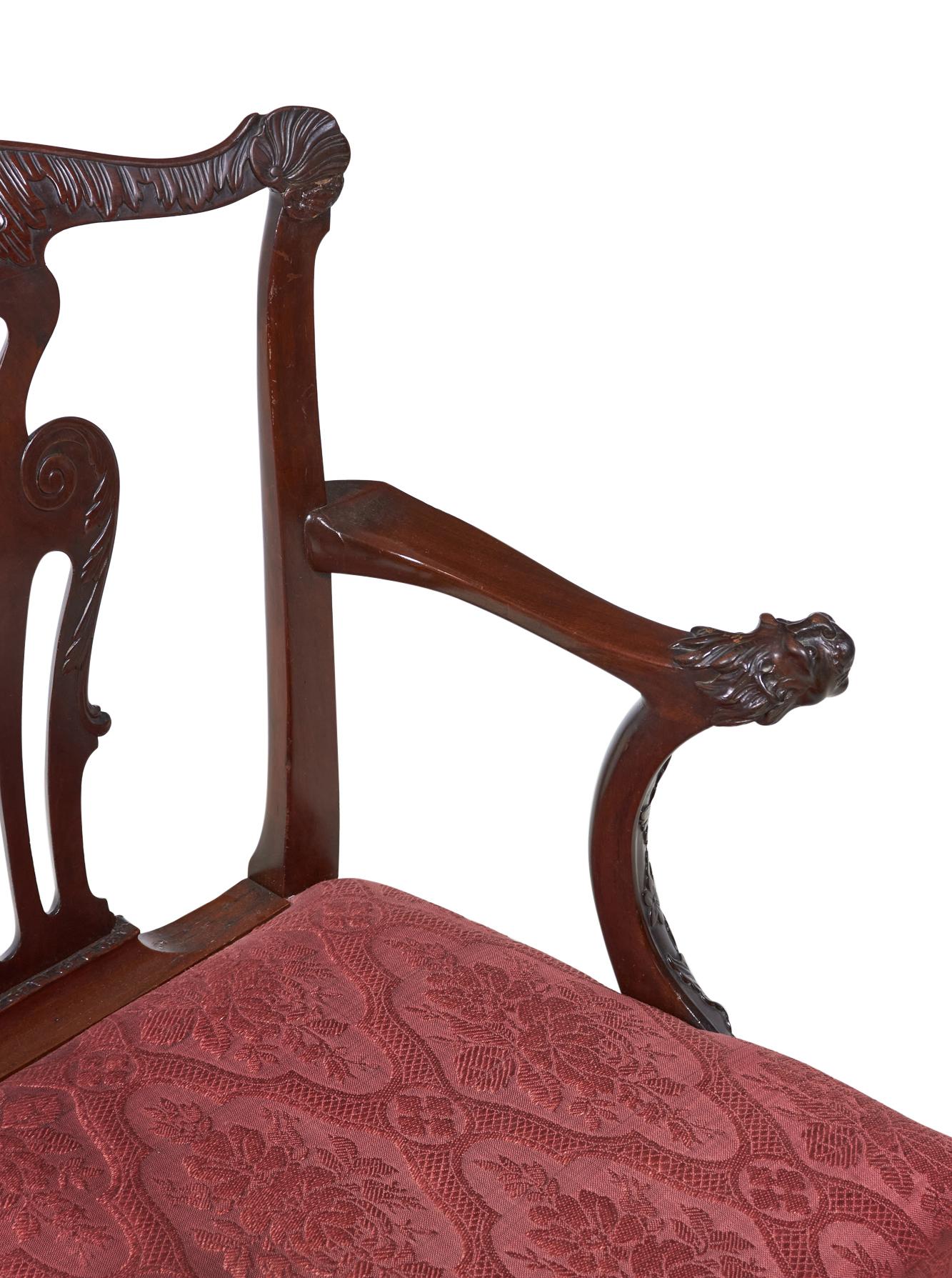 Englischer Chippendale-Esszimmerstuhl aus Mahagoni mit roter Polsterung im Angebot 3