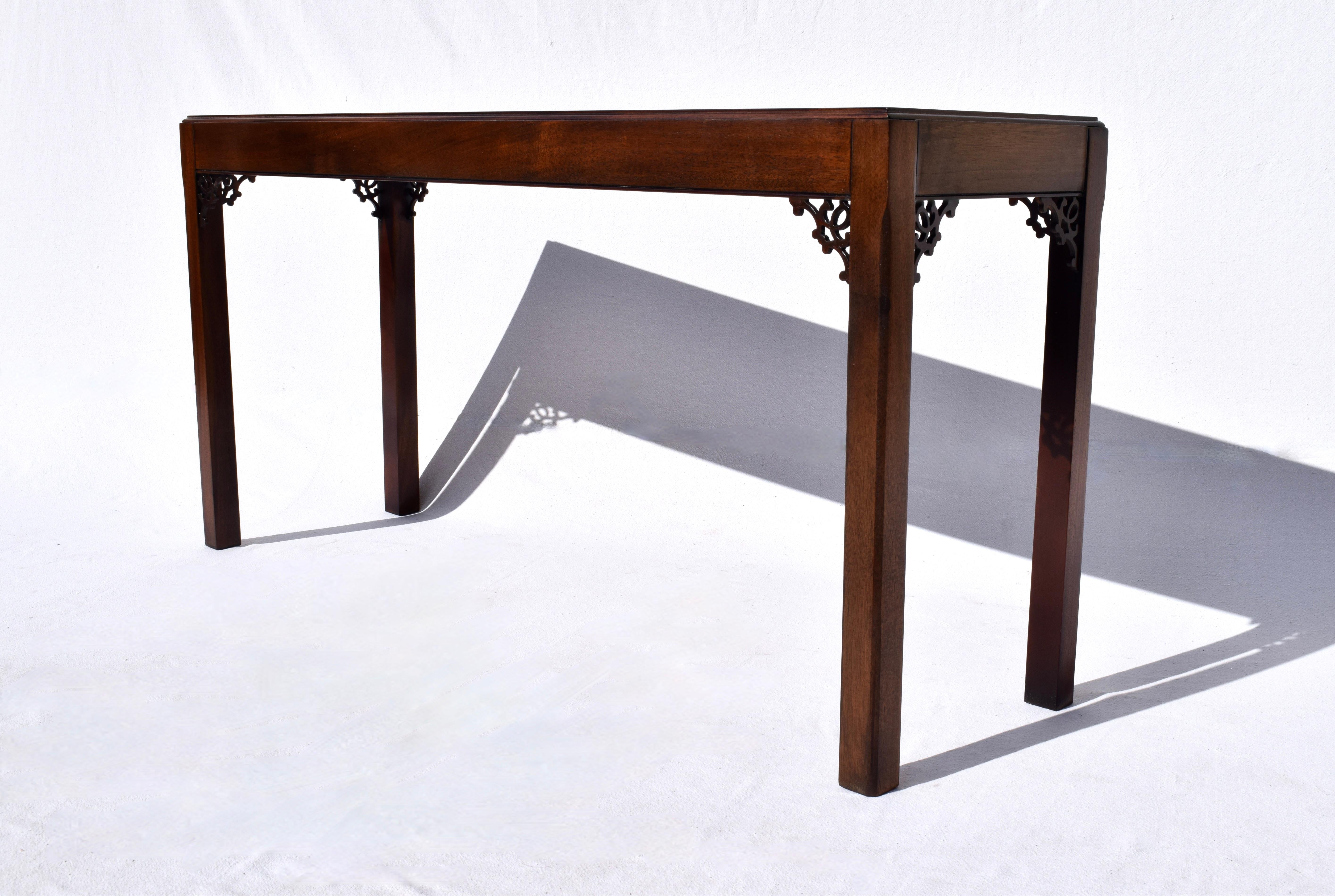 English Chippendale Mahogany Fret Work Console Table In Good Condition For Sale In Southampton, NJ