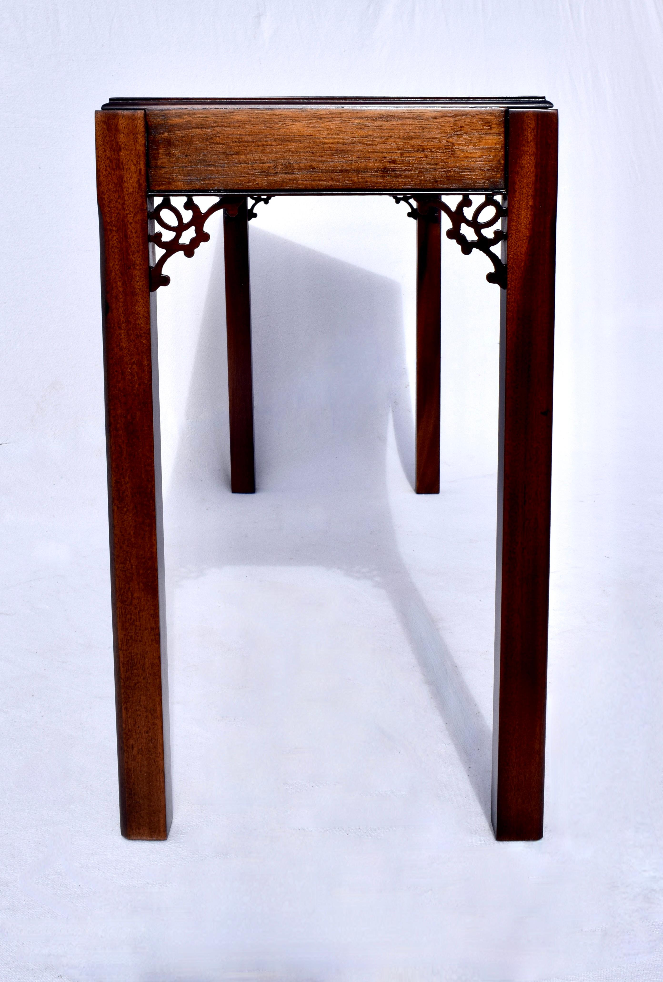 English Chippendale Mahogany Fret Work Console Table In Good Condition For Sale In Southampton, NJ