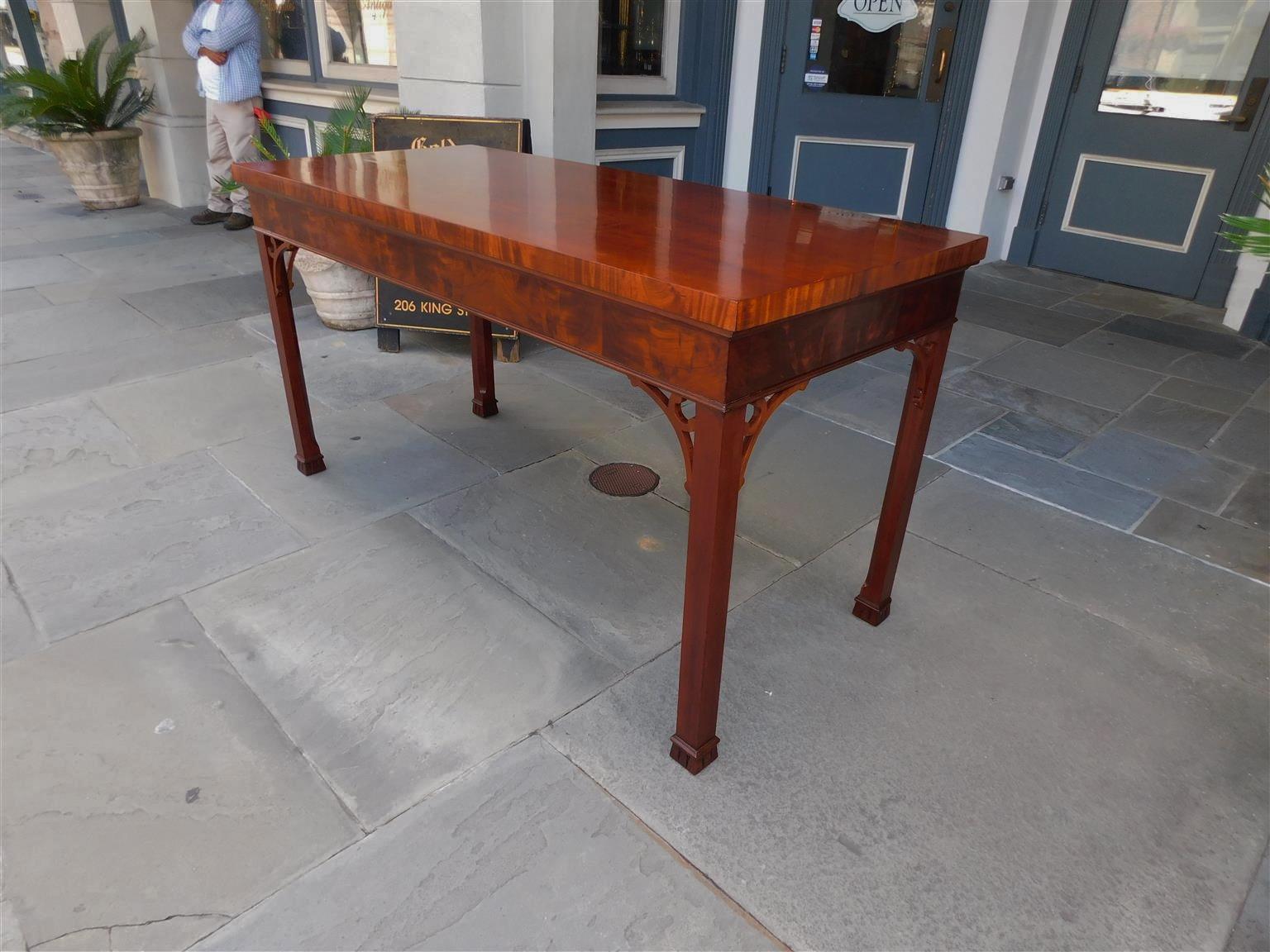 English Chippendale Mahogany Fret Work Console Table with Marlborough Feet, 1770 In Excellent Condition For Sale In Hollywood, SC