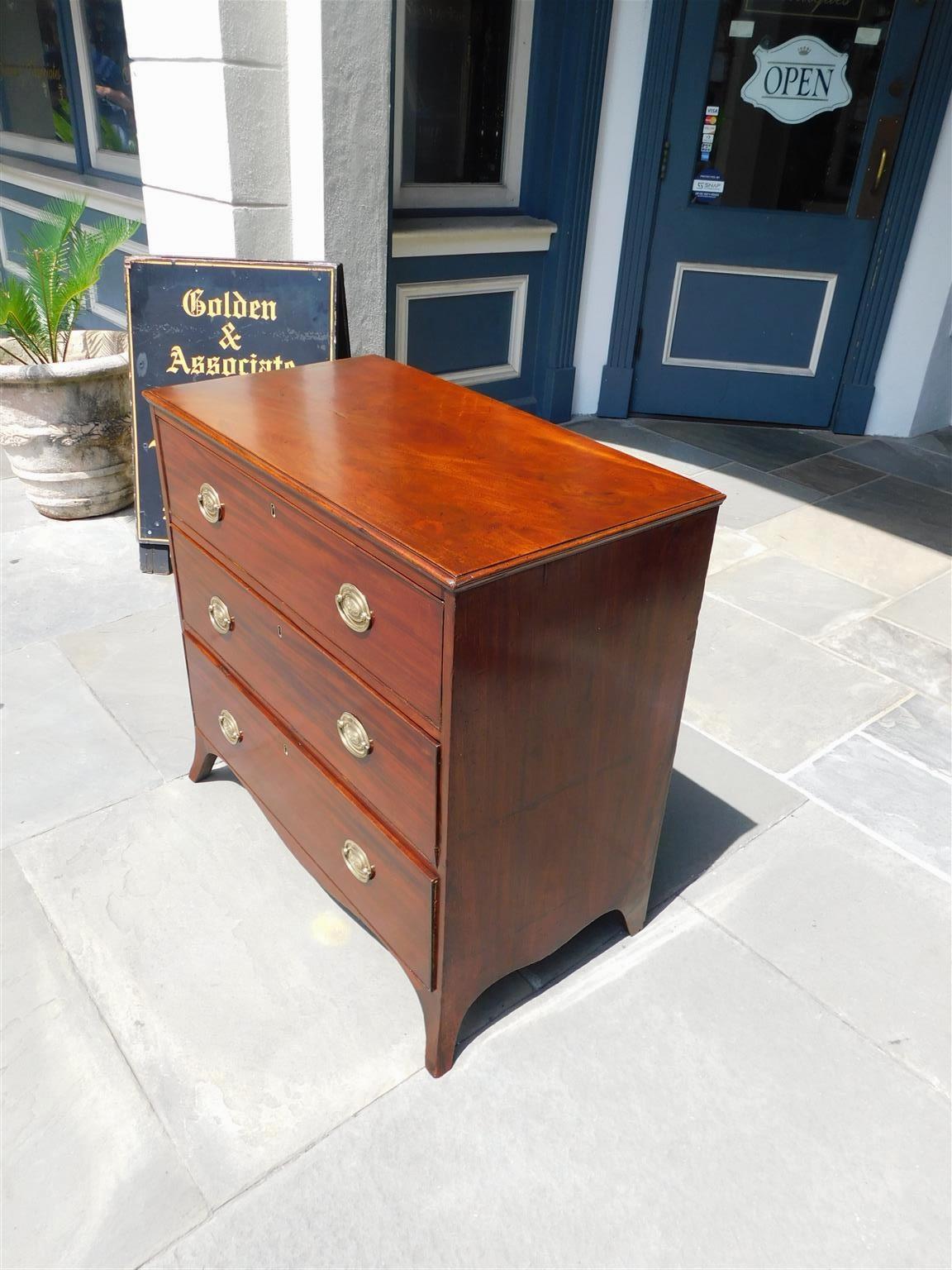 English Hepplewhite Mahogany Graduated Chest of Drawers with Orig. Brasses, 1770 In Excellent Condition In Hollywood, SC